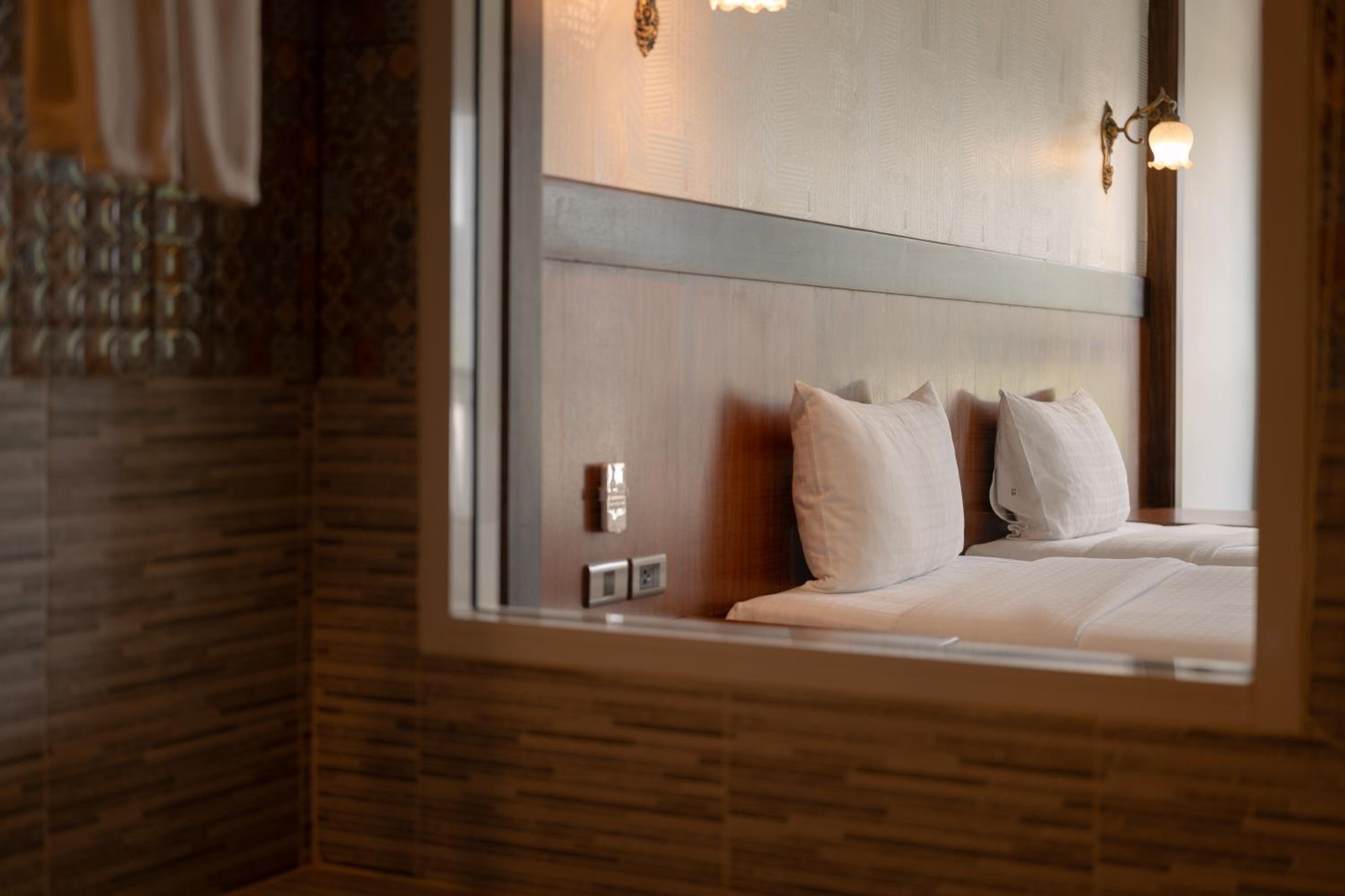 Deluxe Twin Room photo 3