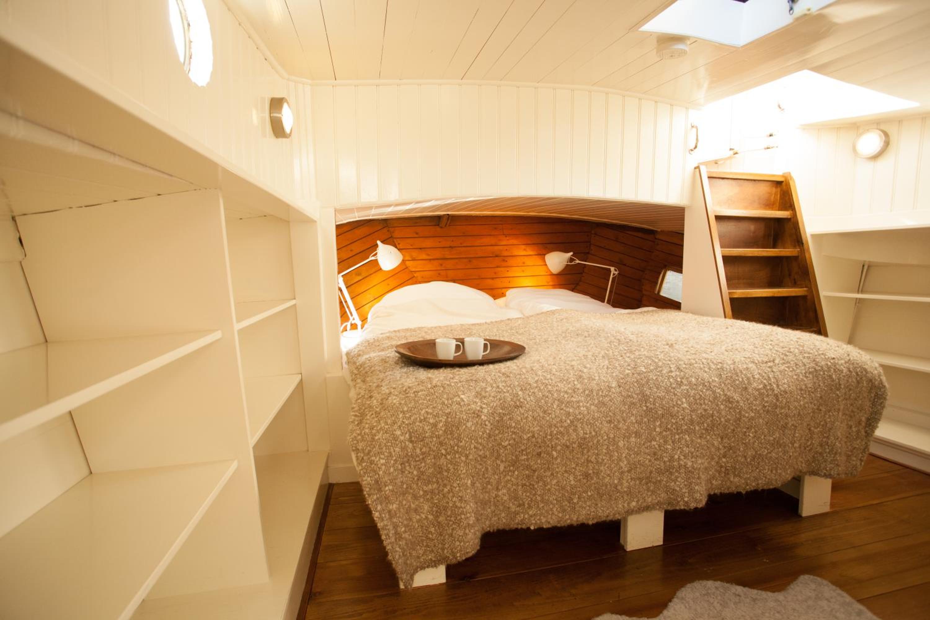 Deluxe Queen Suite