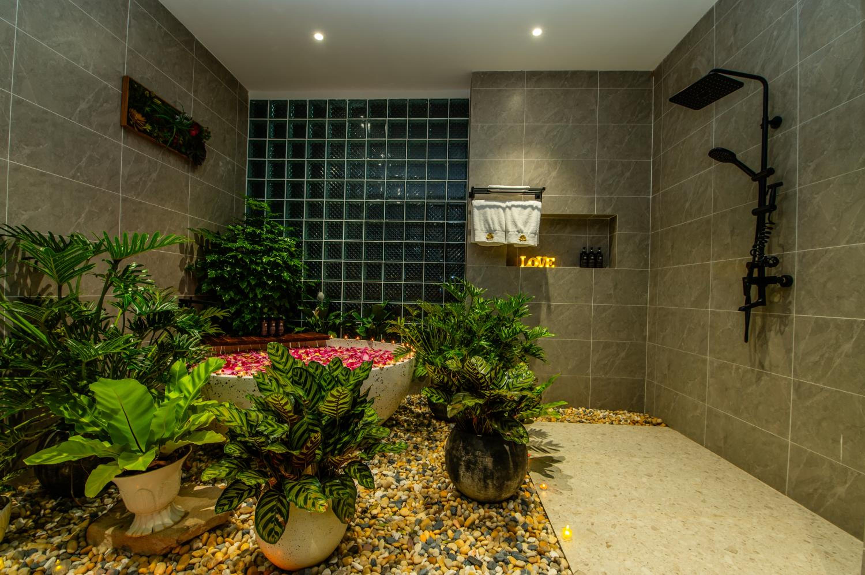 Residence Suite Private Pool Villa - Free City Shuttle Service + Mini Bar - Photo 11
