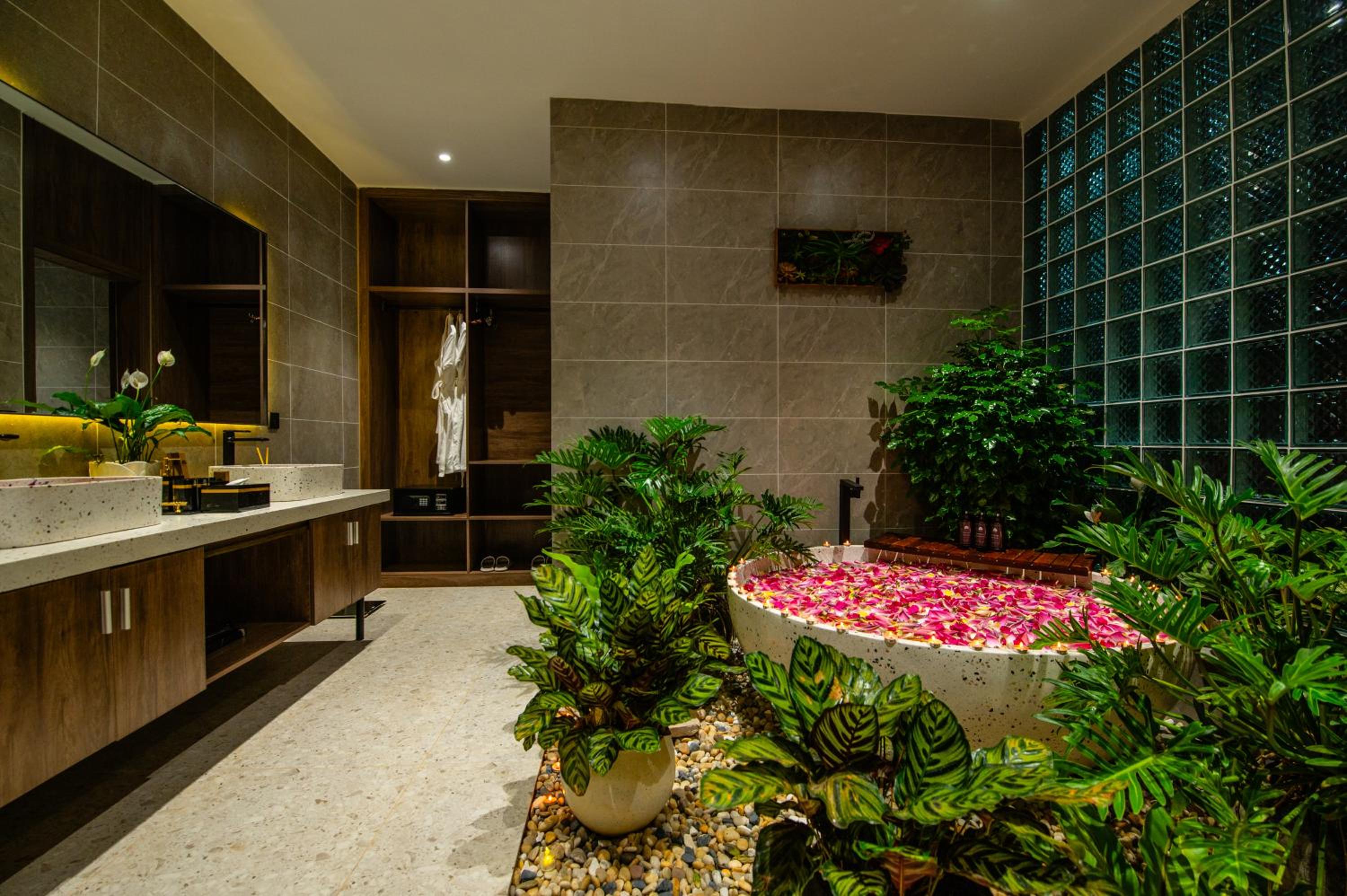 Residence Suite Private Pool Villa - Free City Shuttle Service + Mini Bar - Photo 8