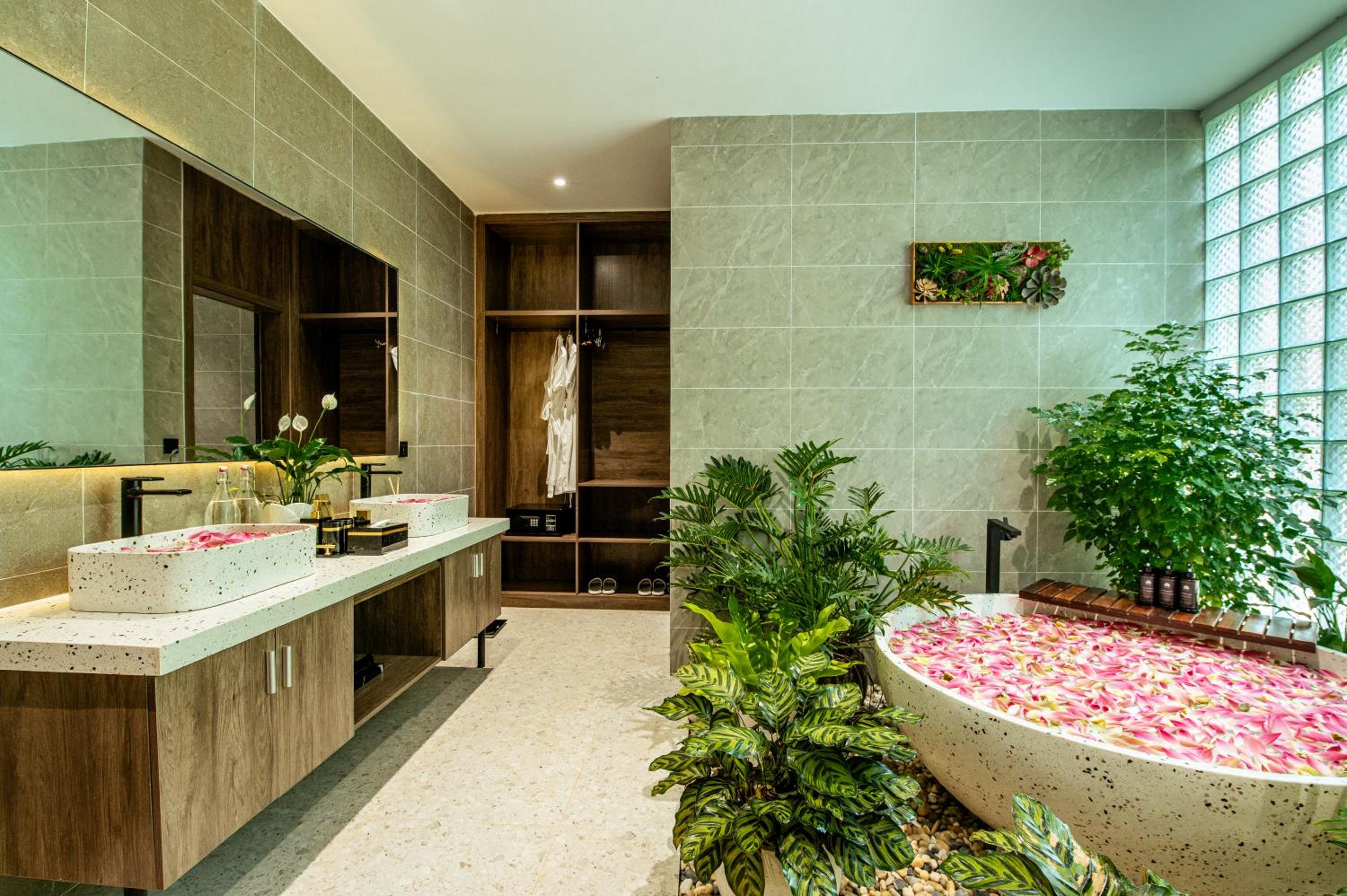 Residence Suite Private Pool Villa - Free City Shuttle Service + Mini Bar - Photo 14