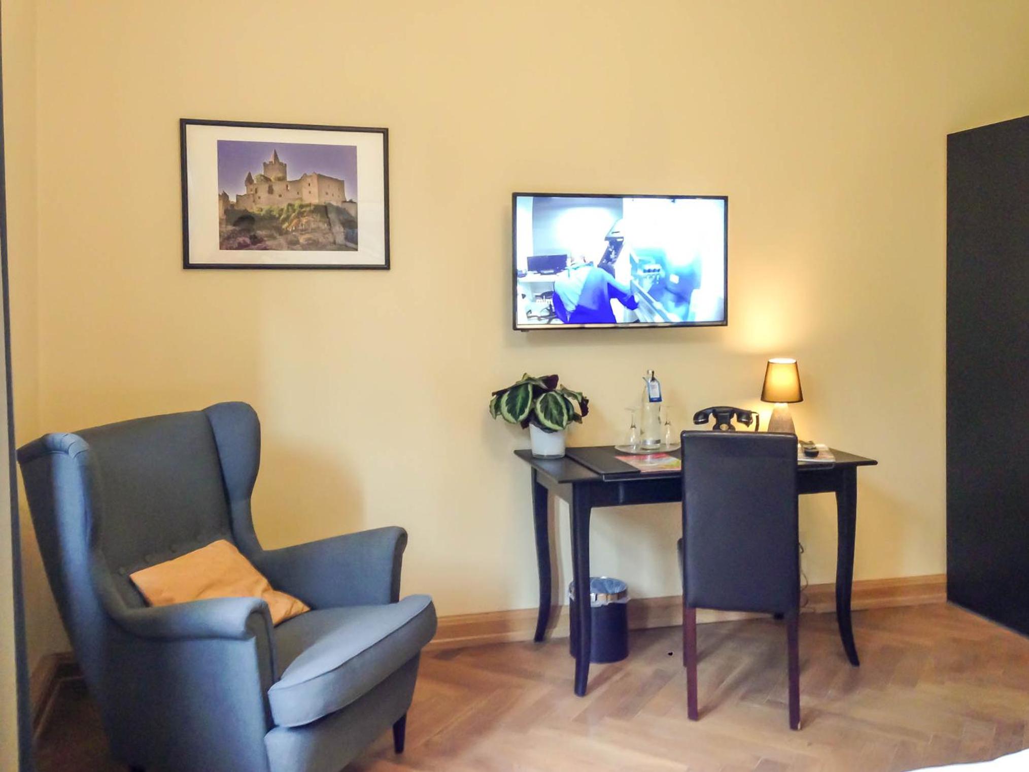 Double Room - Photo 7