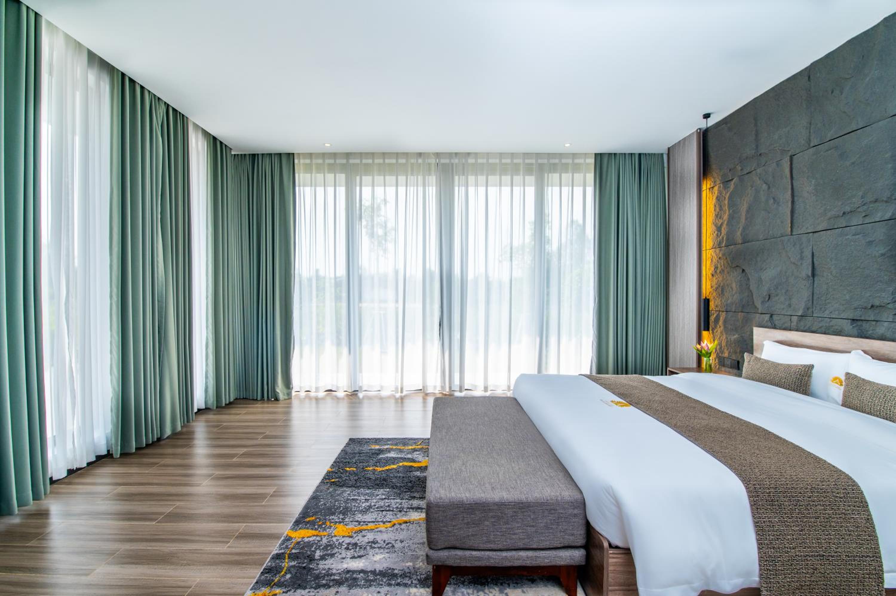 Family Suite Two-Bedroom Private Pool Villa - Free City Shuttle Service + Mini Bar - Photo 13