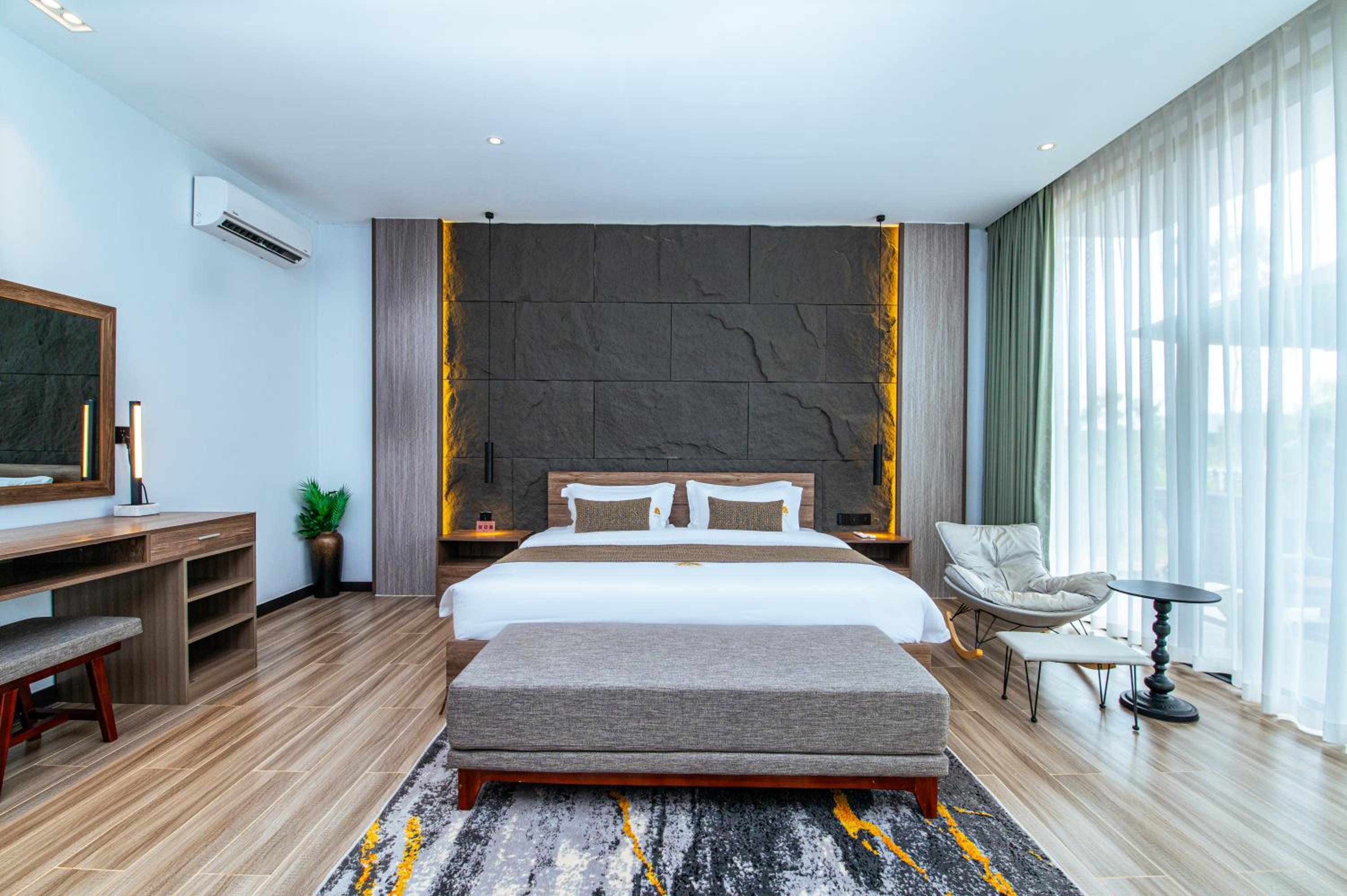 Family Suite Two-Bedroom Private Pool Villa - Free City Shuttle Service + Mini Bar - Photo 14