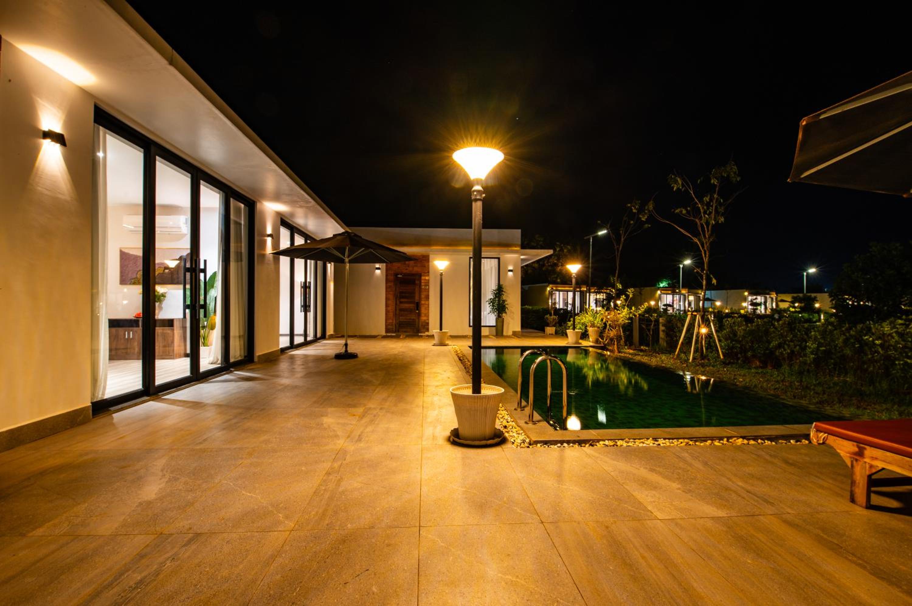 Villa Three-Bedroom with Private Pool - Free City Shuttle Service + Mini Bar - Photo 17