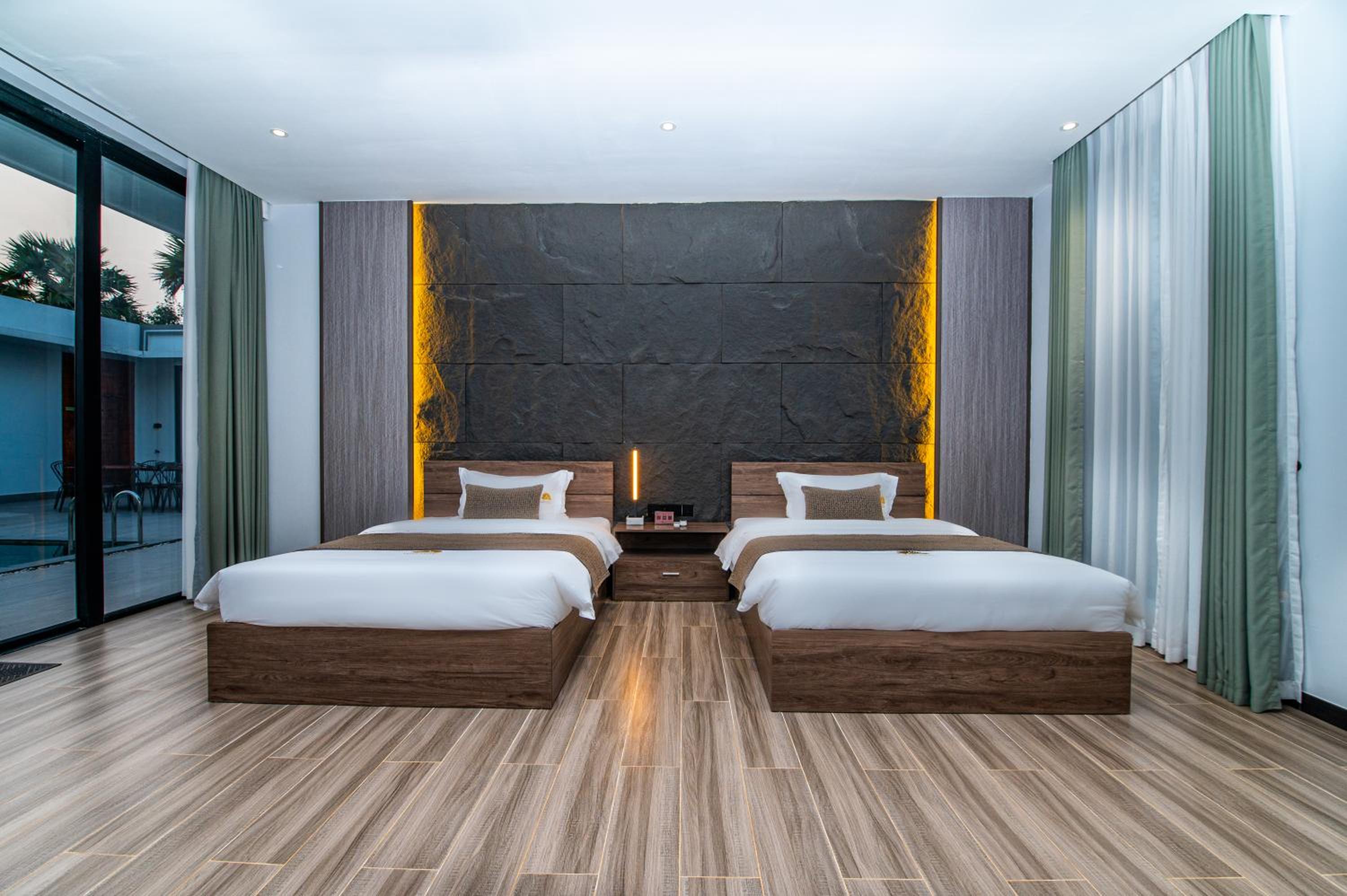 Family Four-Bedroom Private Pool Villa - Free City Shuttle Service + Mini Bar - Photo 15
