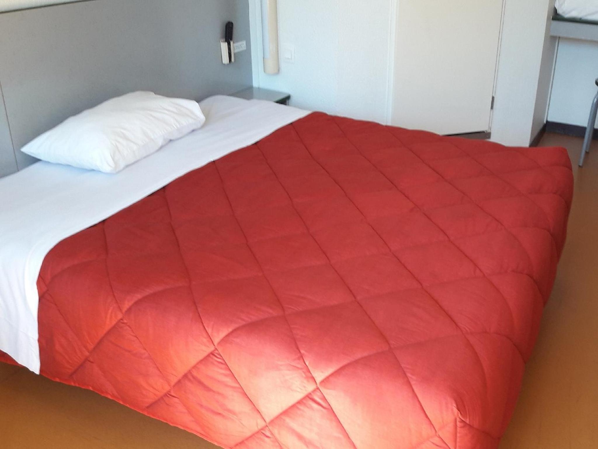 Standard Room - 1 Queen Bed - Photo 1