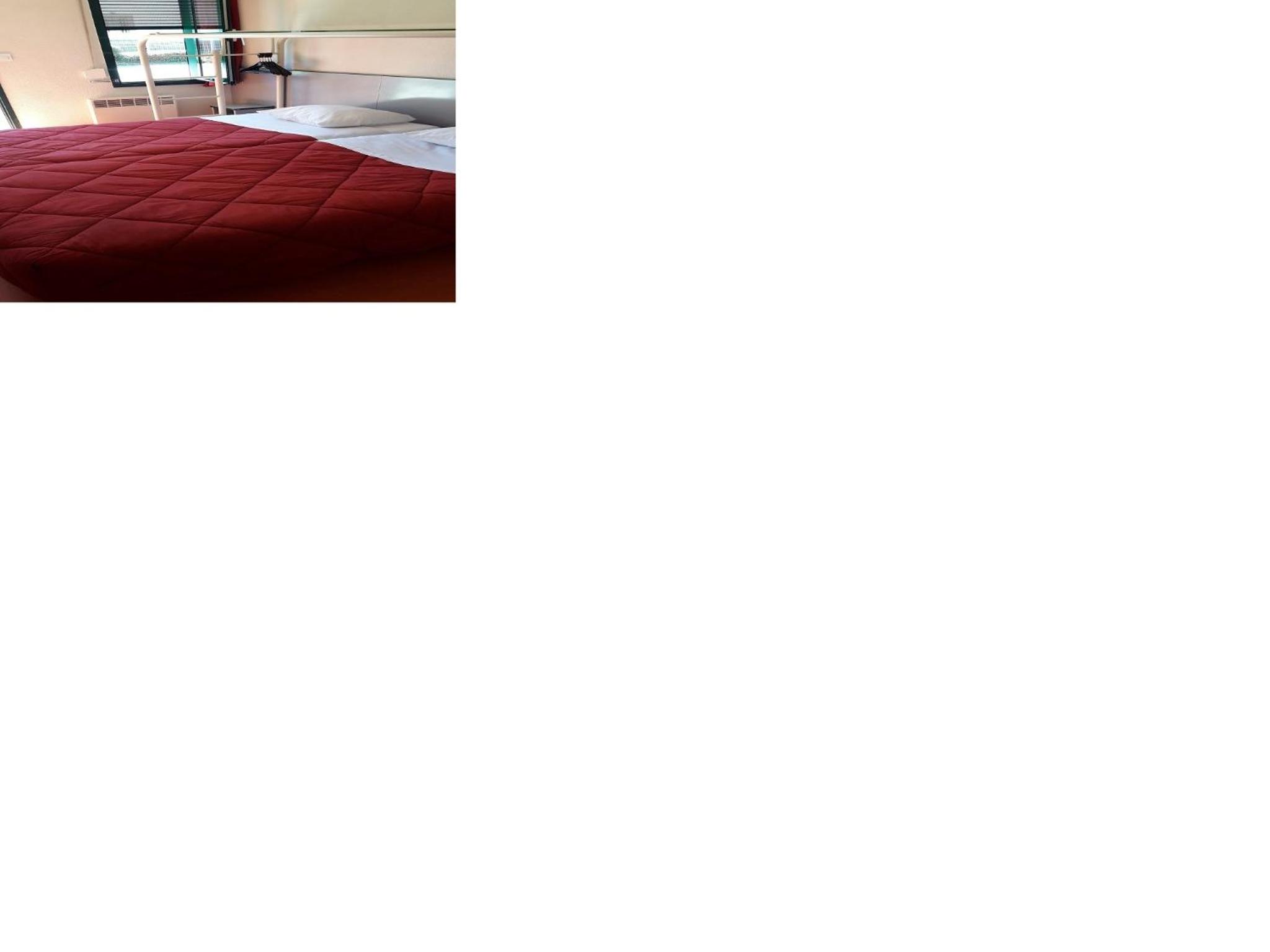 Standard Room - 2 Single Beds 1 Bunk Bed - Photo 1