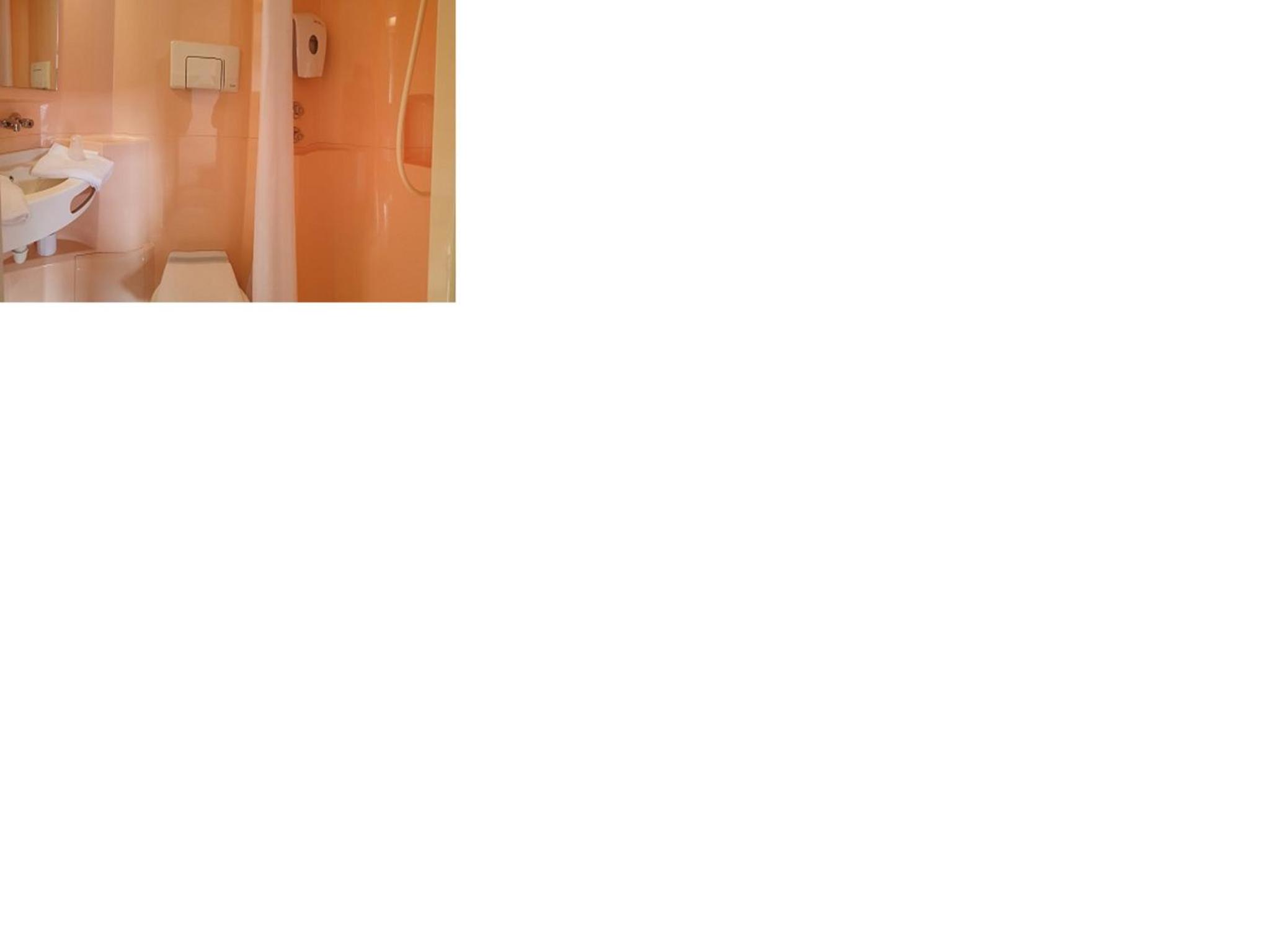 Standard Room - 1 Queen Bed - Photo 2