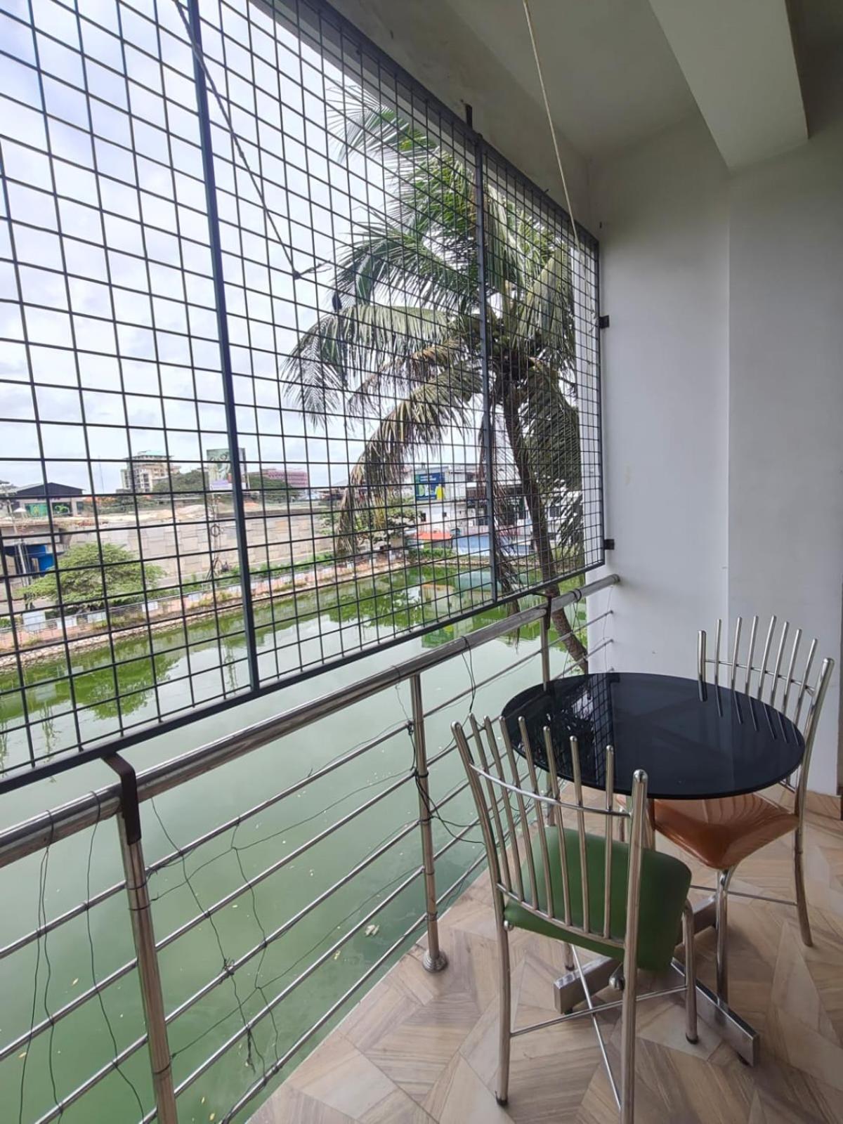Apartment with Balcony photo 3