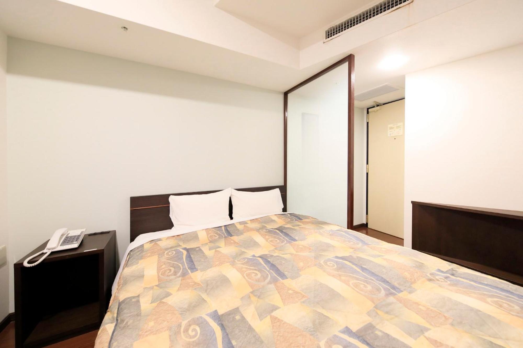 【Outside Noise Disturbances】Economy Double Room with No View - Non Smoking	 photo 3