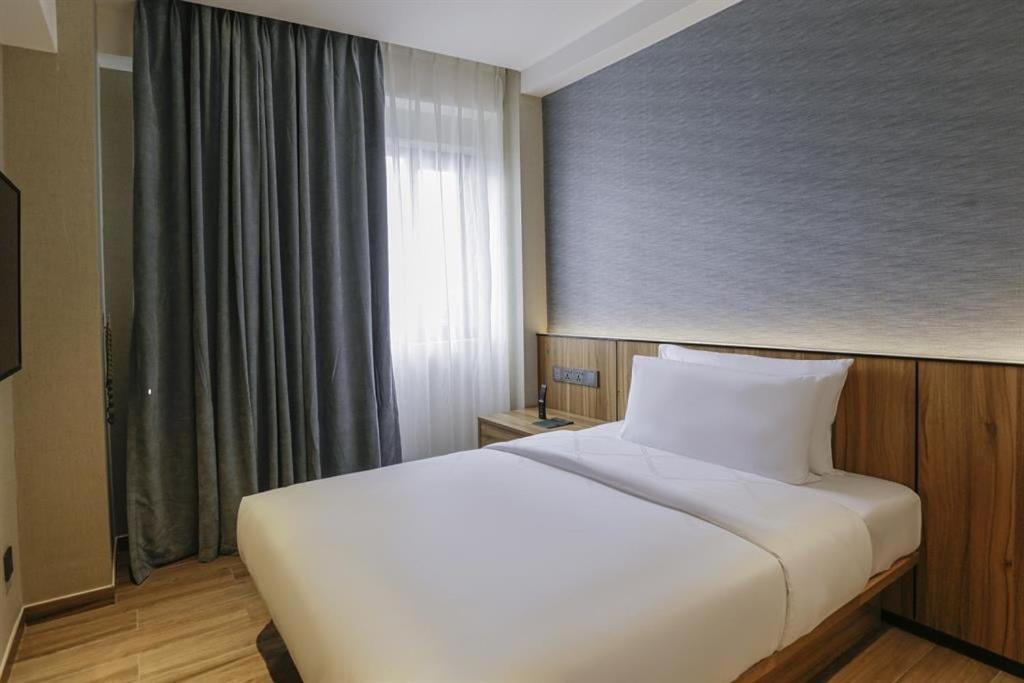 Executive 3 Bedroom Suite - Photo 4