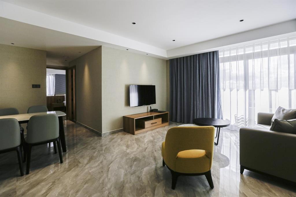 Executive 3 Bedroom Suite - Photo 5