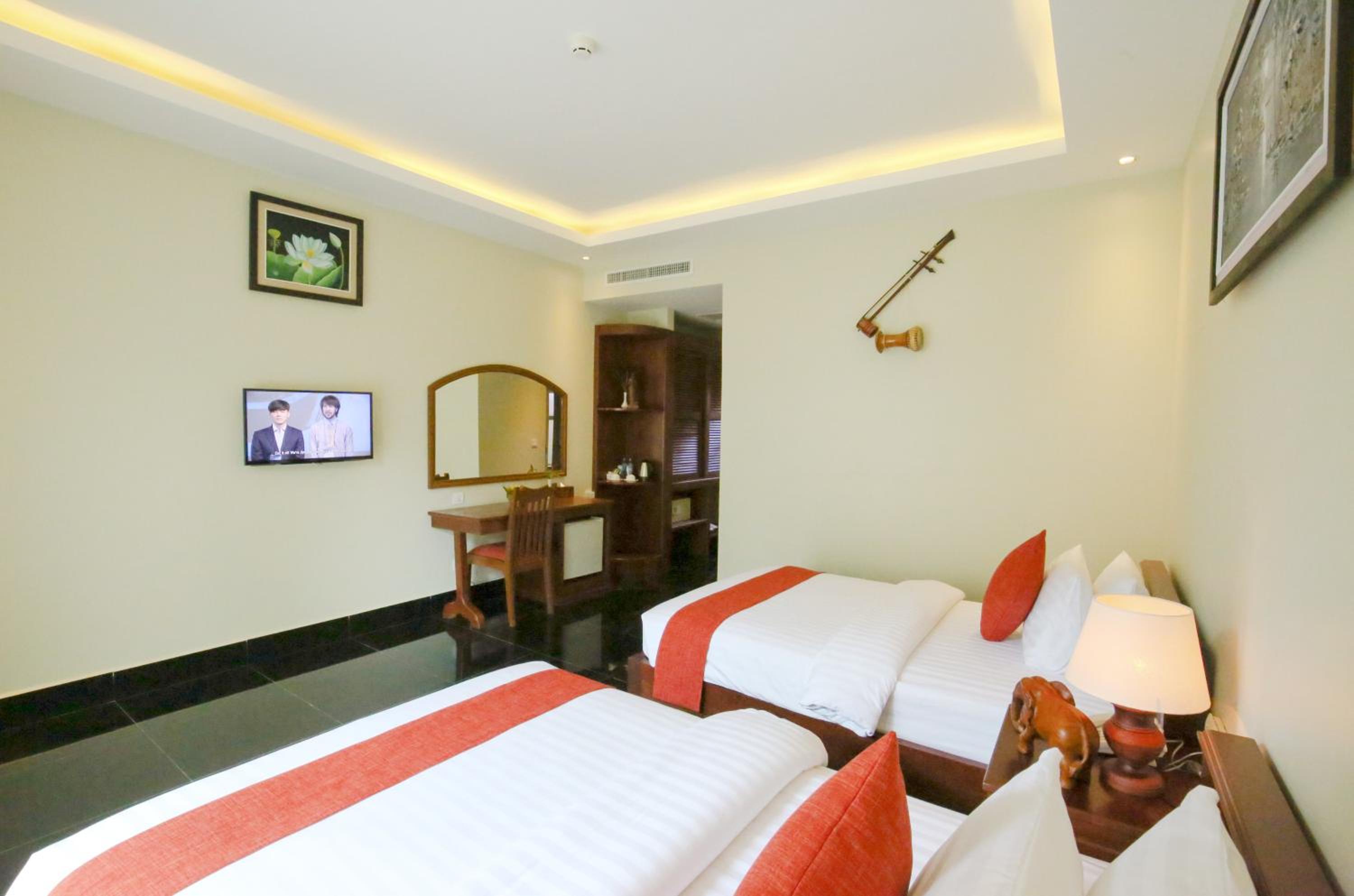 Deluxe Twin Room with Pool View and Balcony - Free Pick Up