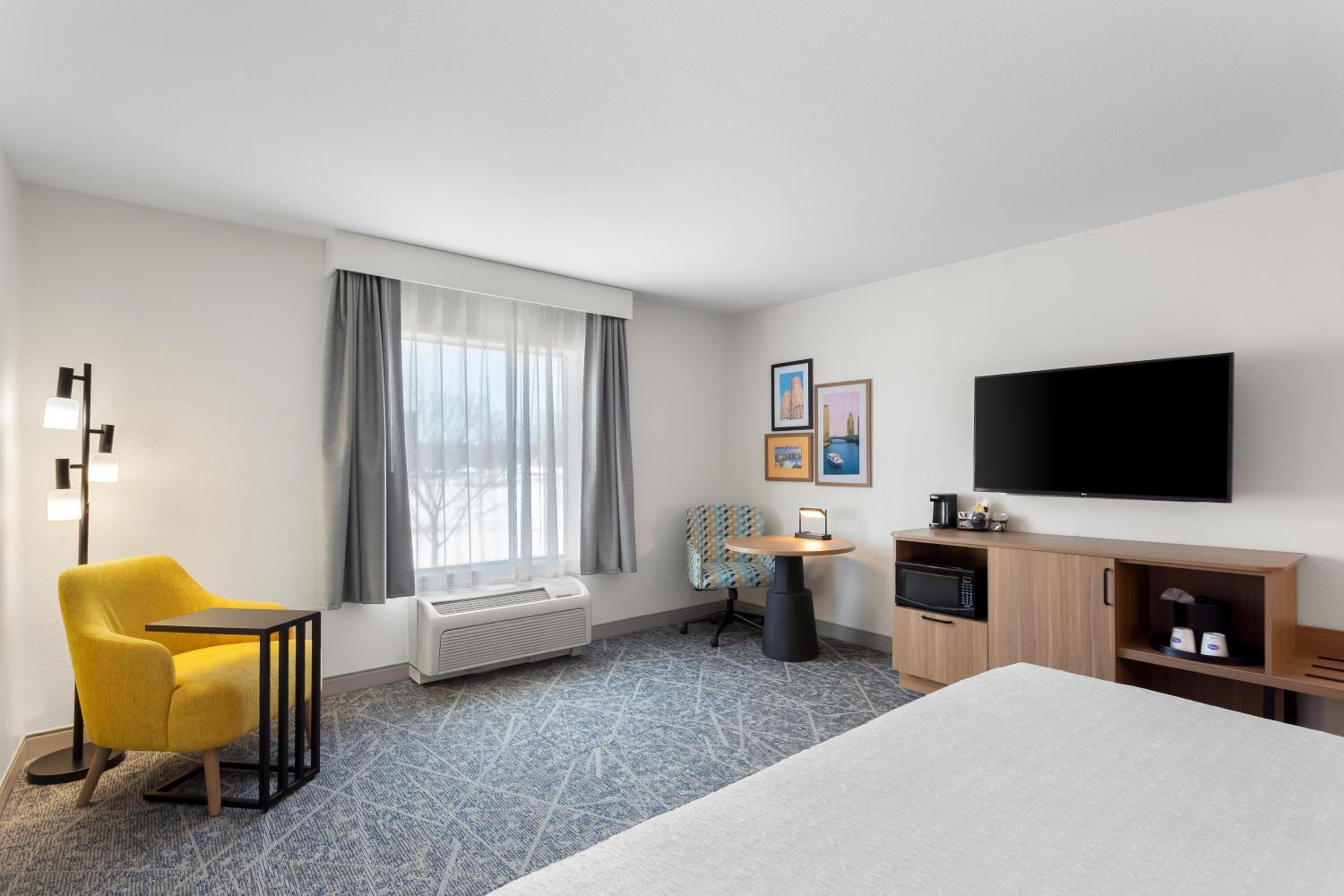 King Room with Study - Non-Smoking
