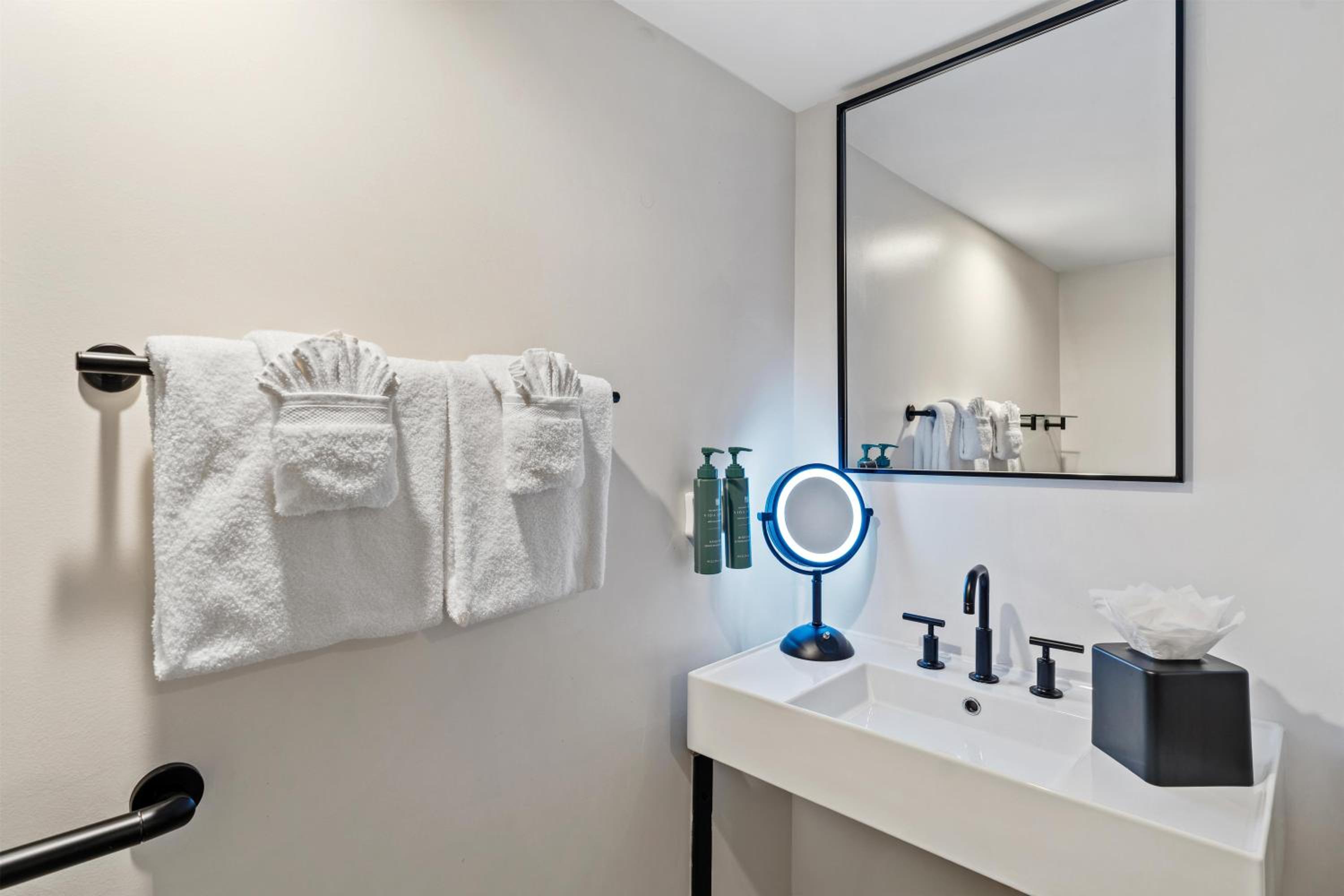 Twin Room with Two Twin Beds and Roll-in Shower - Mobility Accessible
