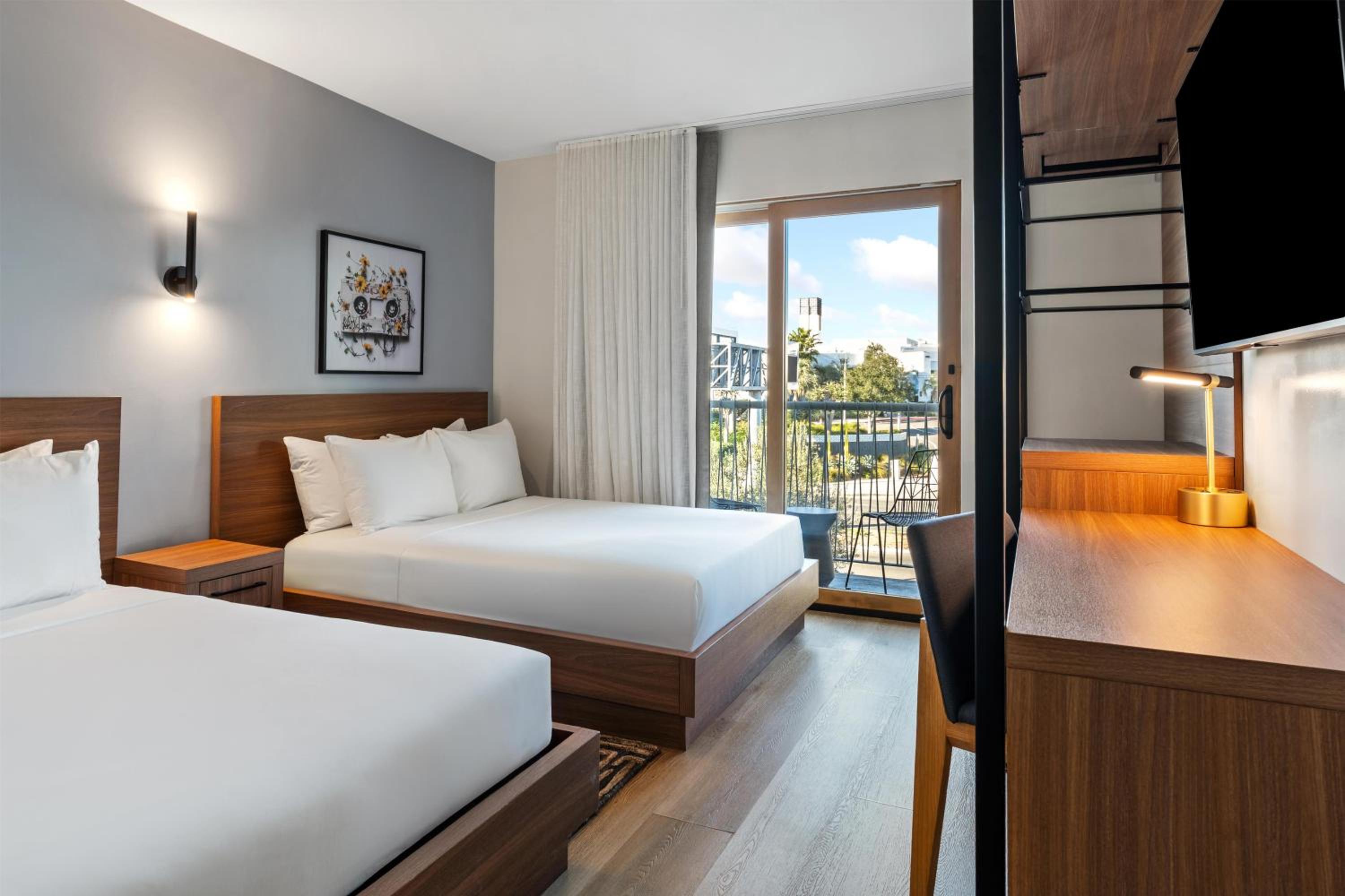 Corner Room with Two Double Beds and Balcony