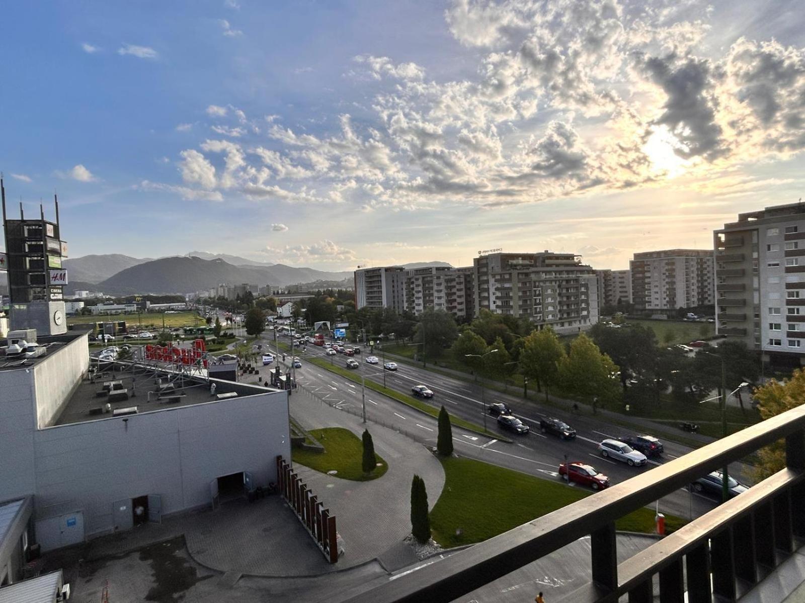 Deluxe One-Bedroom Apartment with City View photo 1