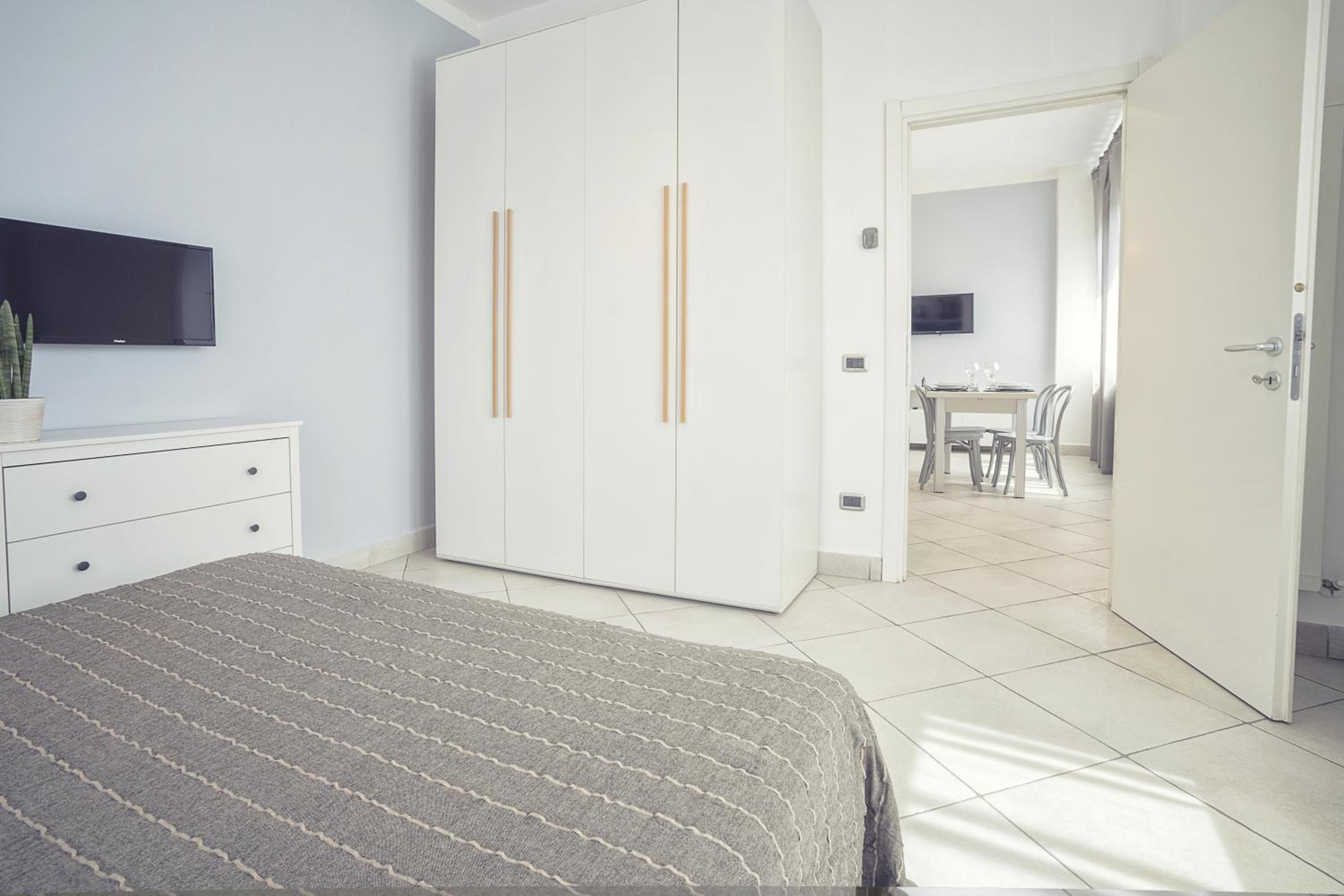 One-Bedroom Apartment photo 3