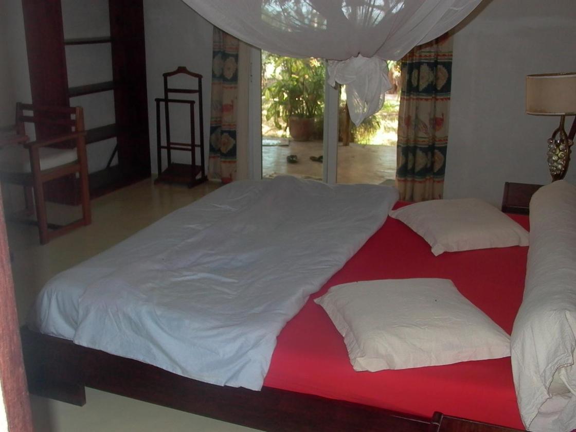 Five-Bedroom House photo 2