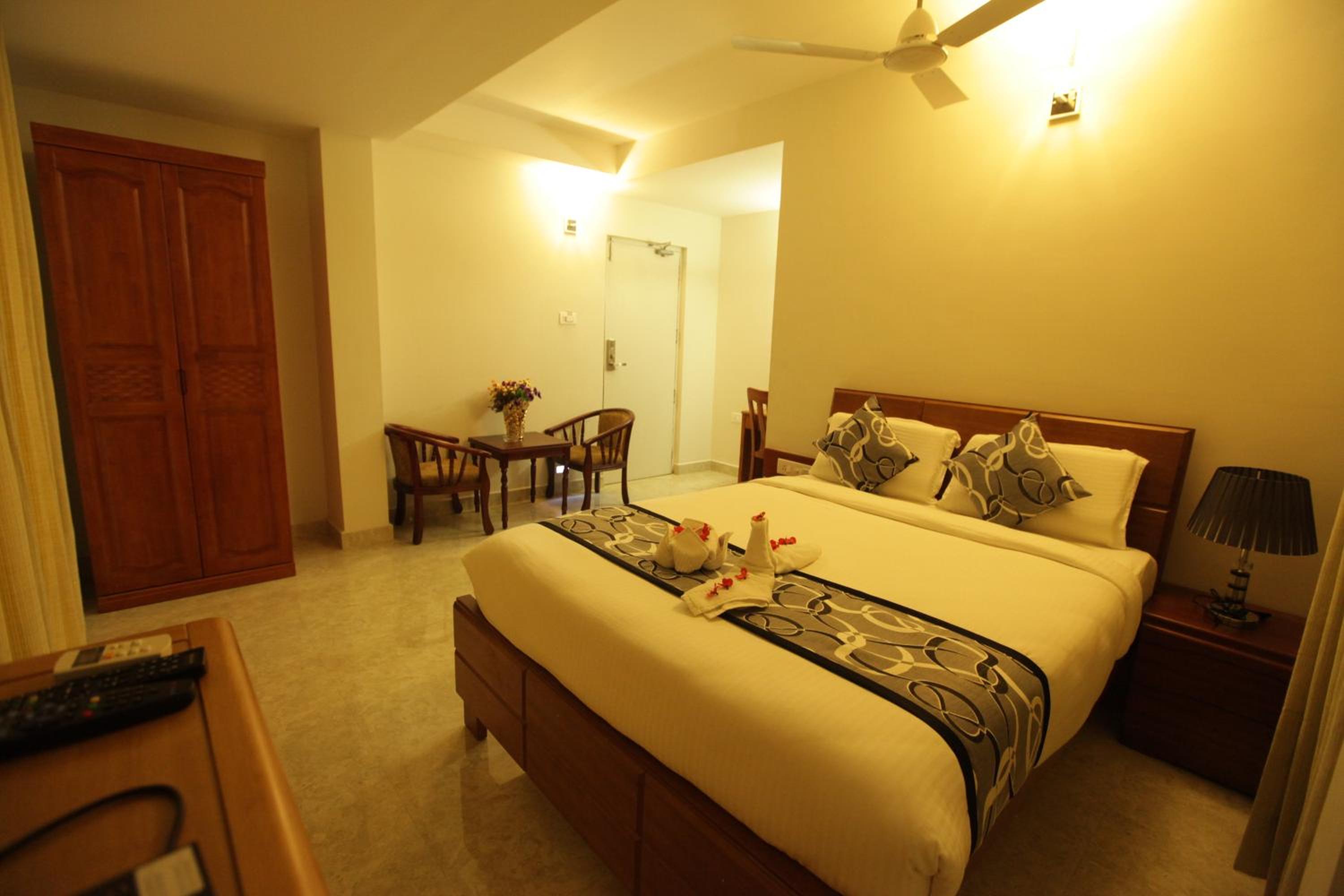 Deluxe Room - Photo 11