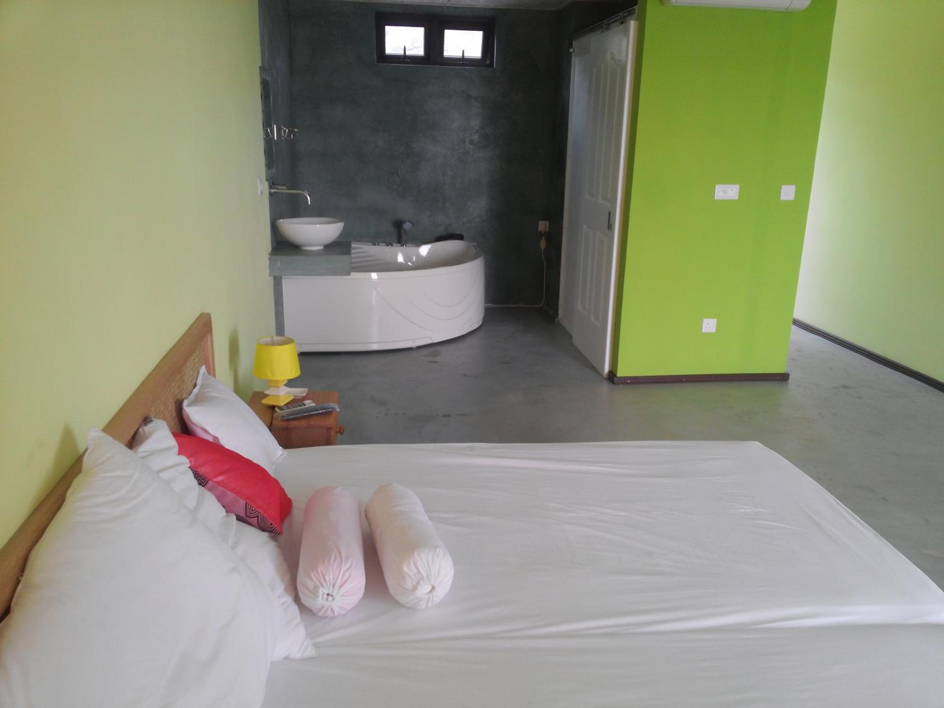 King Room with Spa Bath - Photo 7