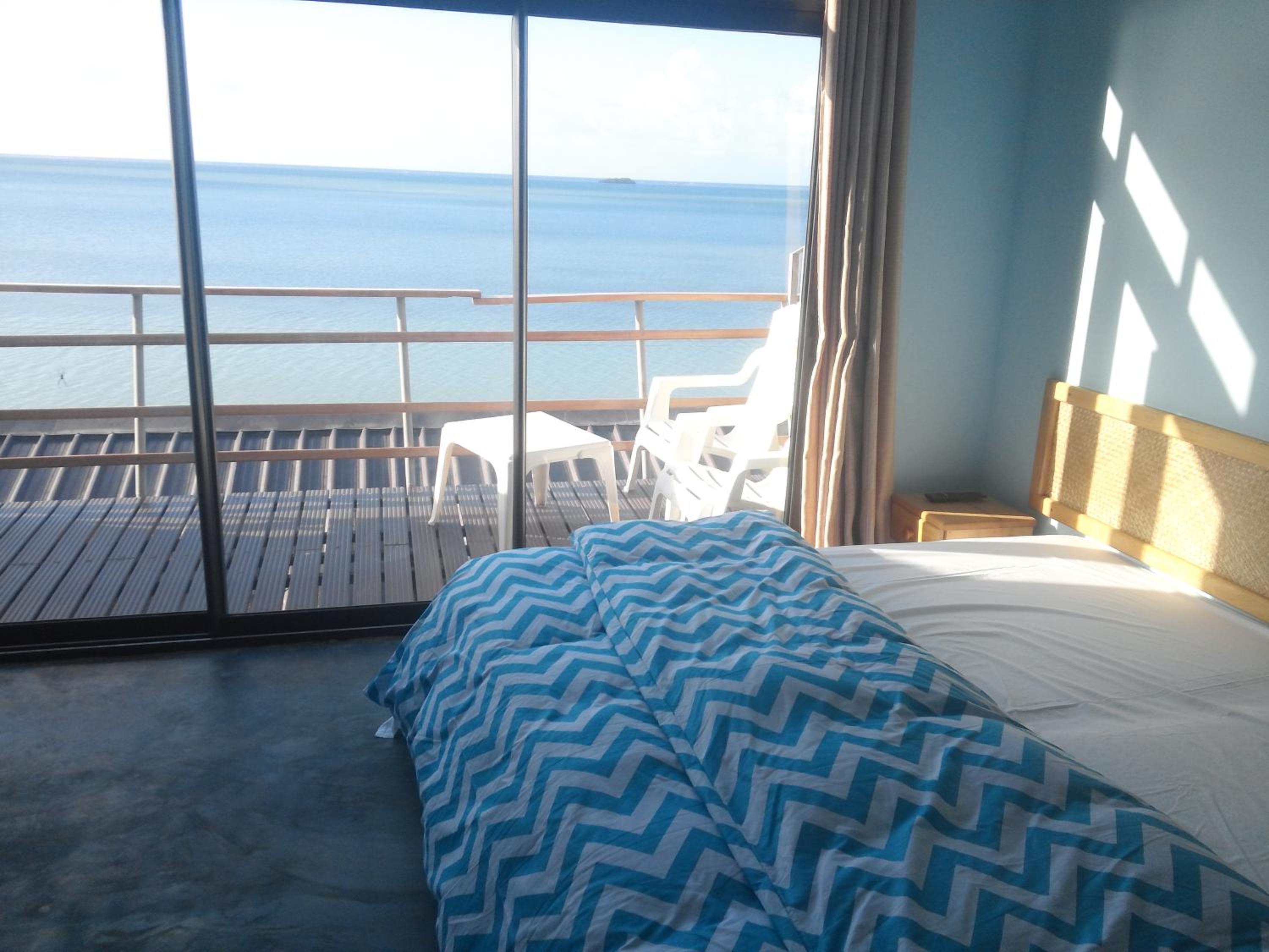 Double Room with Balcony and Sea View - Photo 4