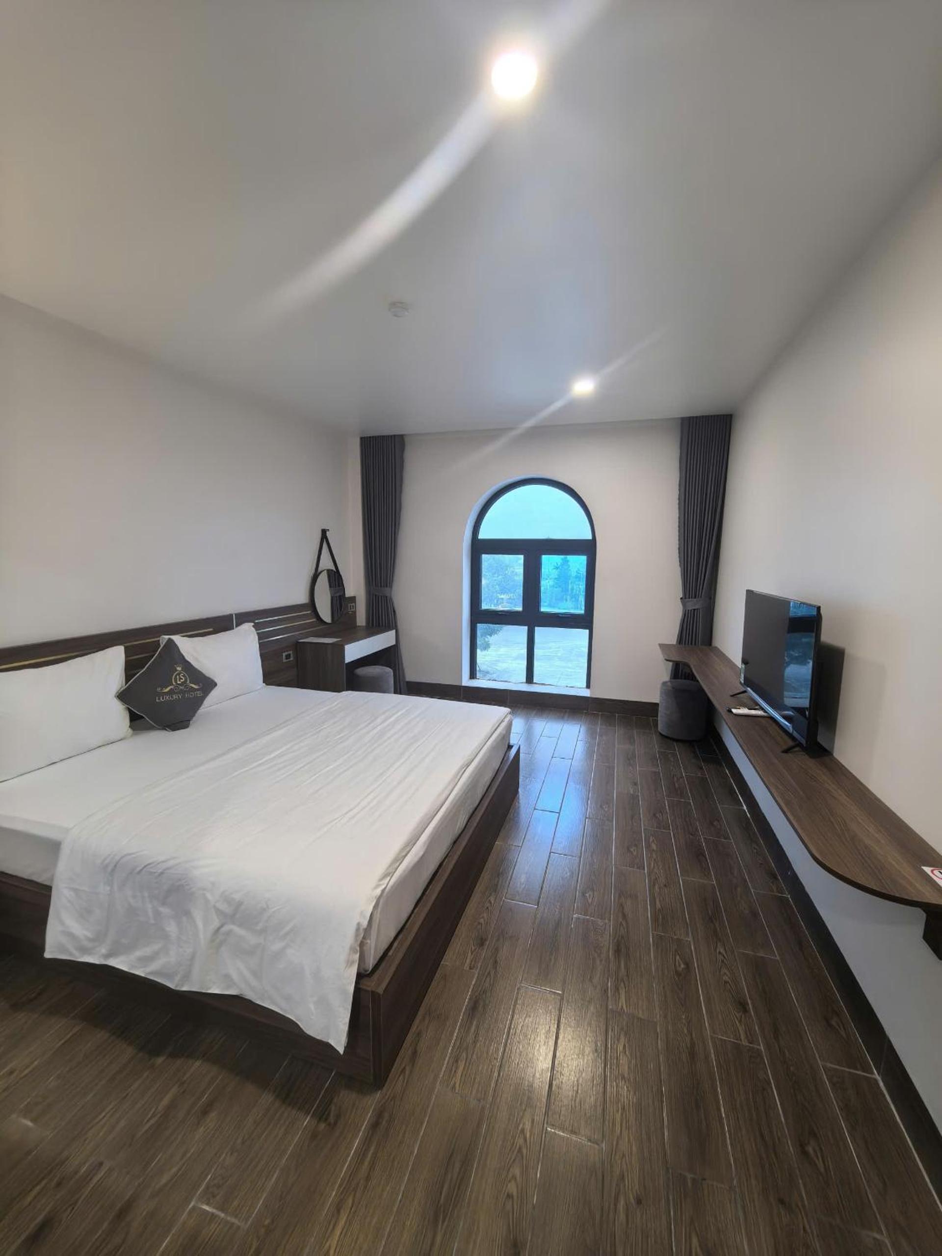 Standard King Room photo 1