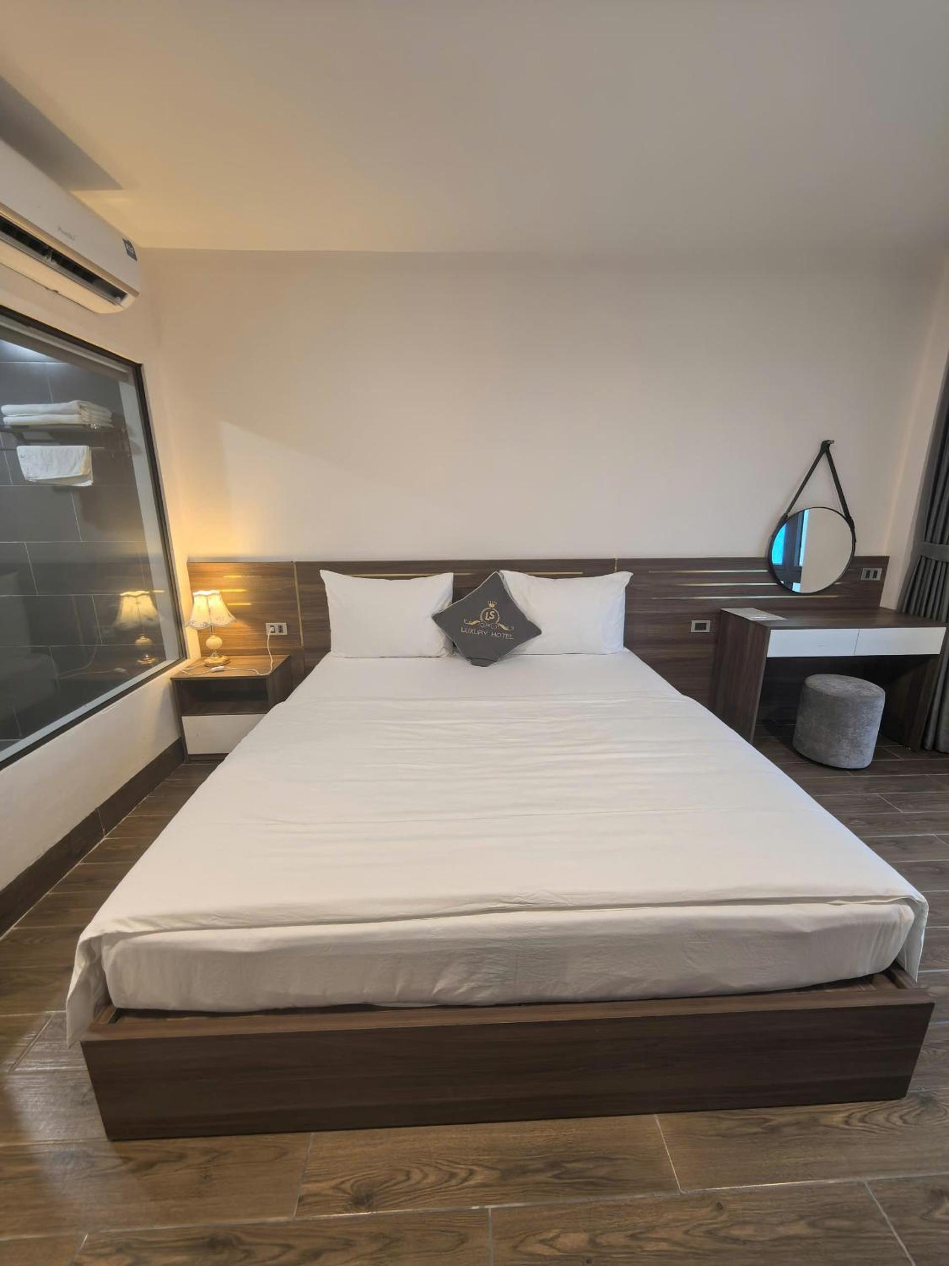 Standard King Room photo 2