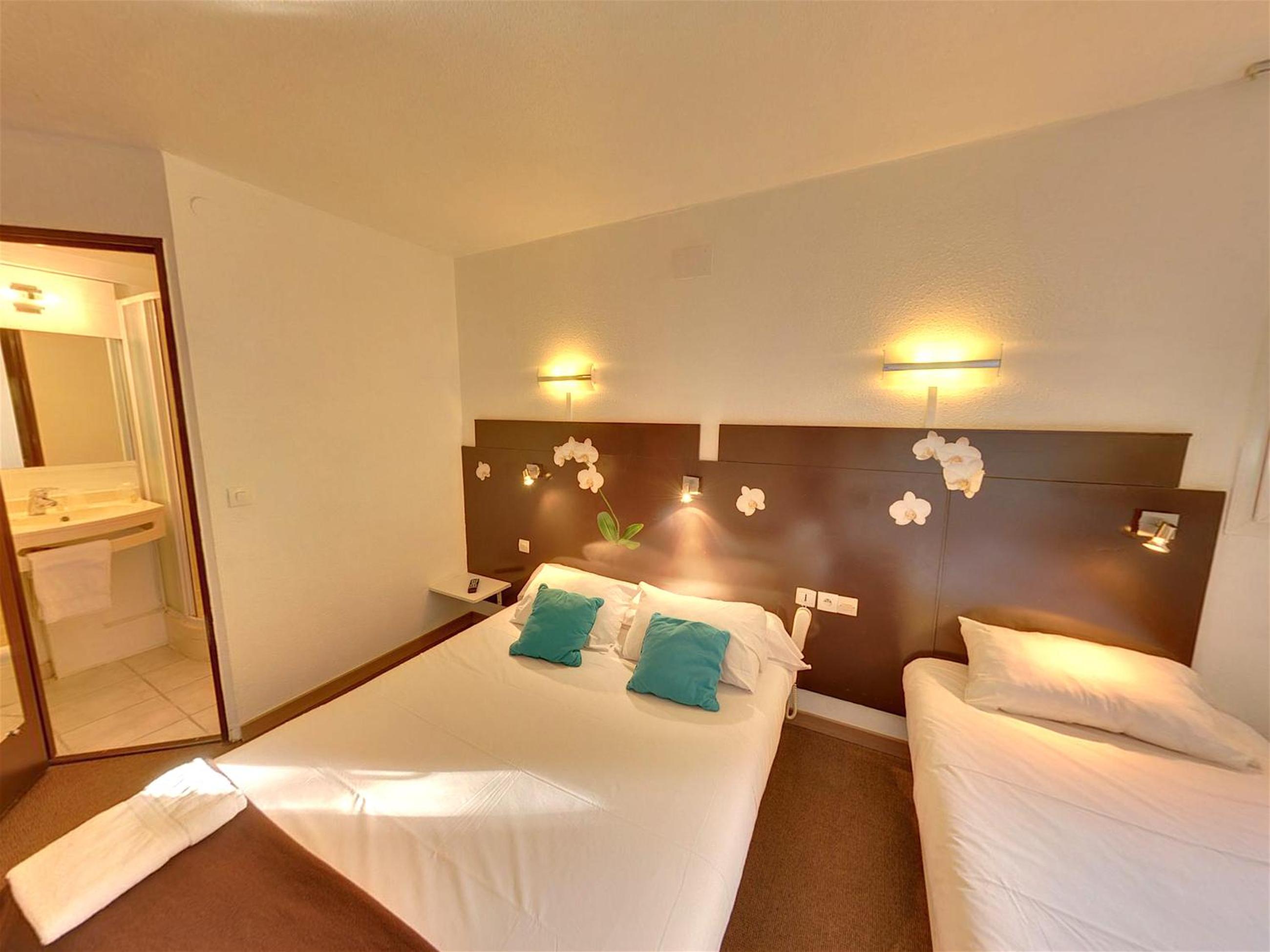 Comfort Triple Room (2 adults + 1 child) - Photo 1