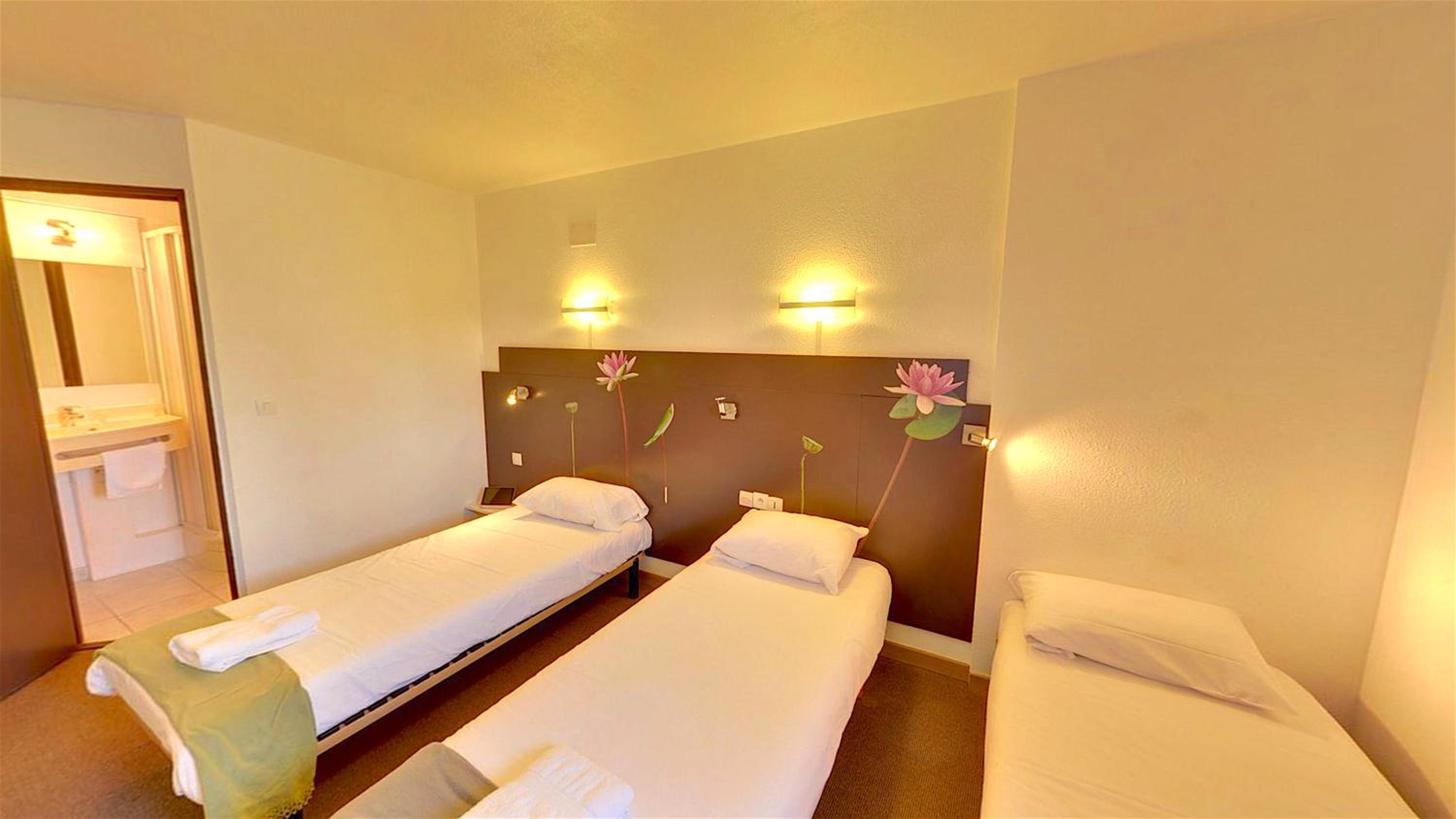 Comfort Triple Room (2 adults + 1 child) - Photo 3