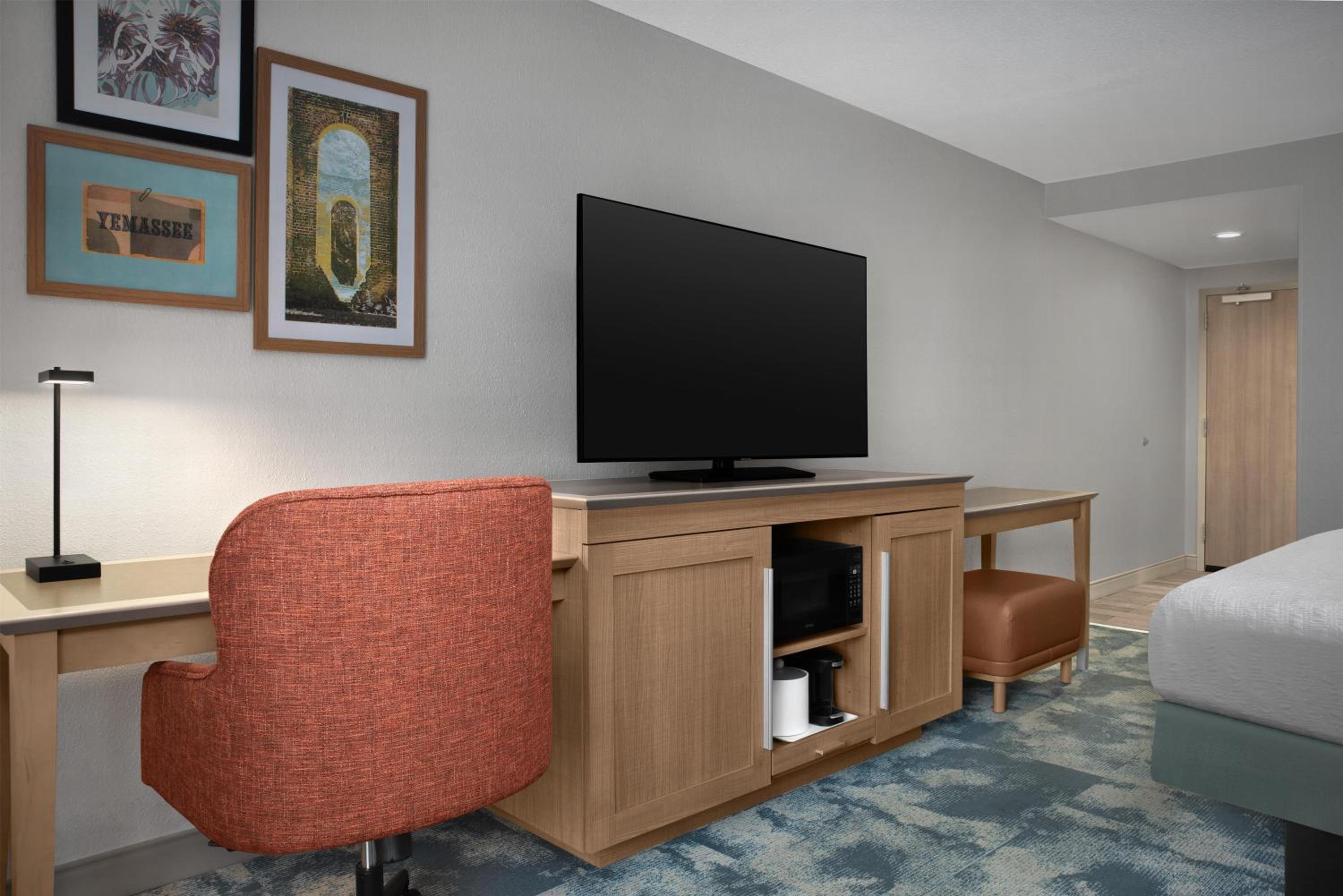 King Room - Non-Smoking - Photo 2