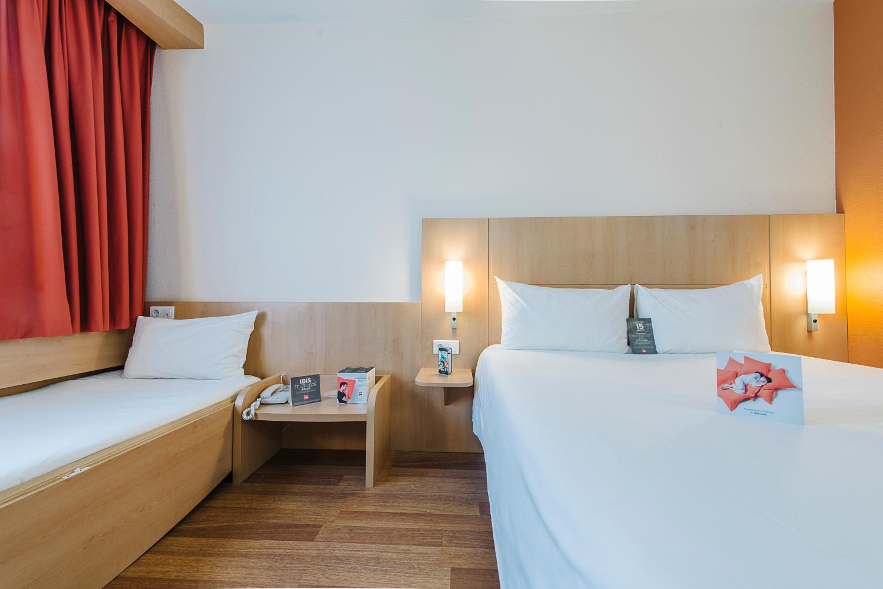 Family Double Room with an Extra Bed - Photo 3