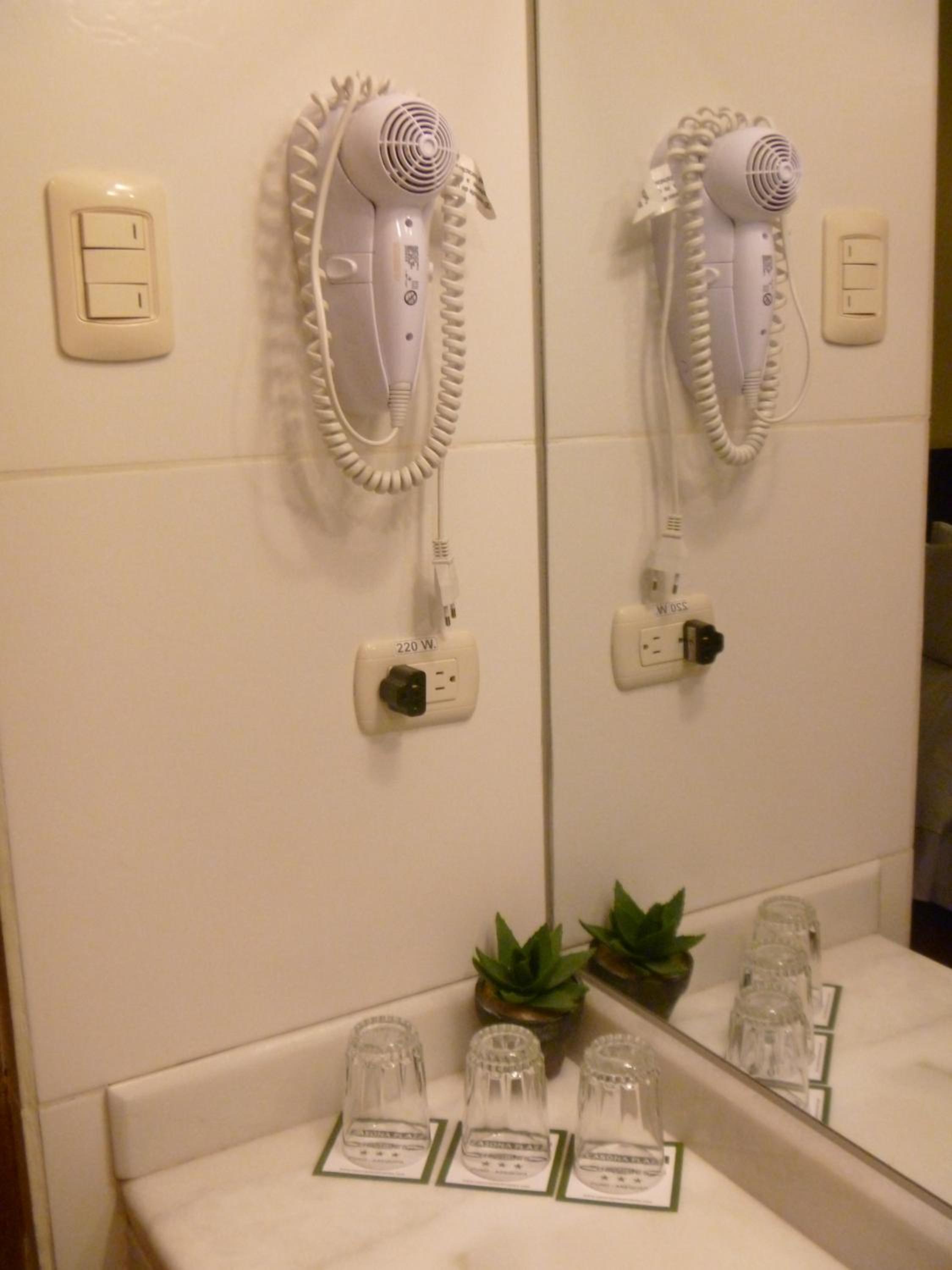 Twin Room - Photo 17