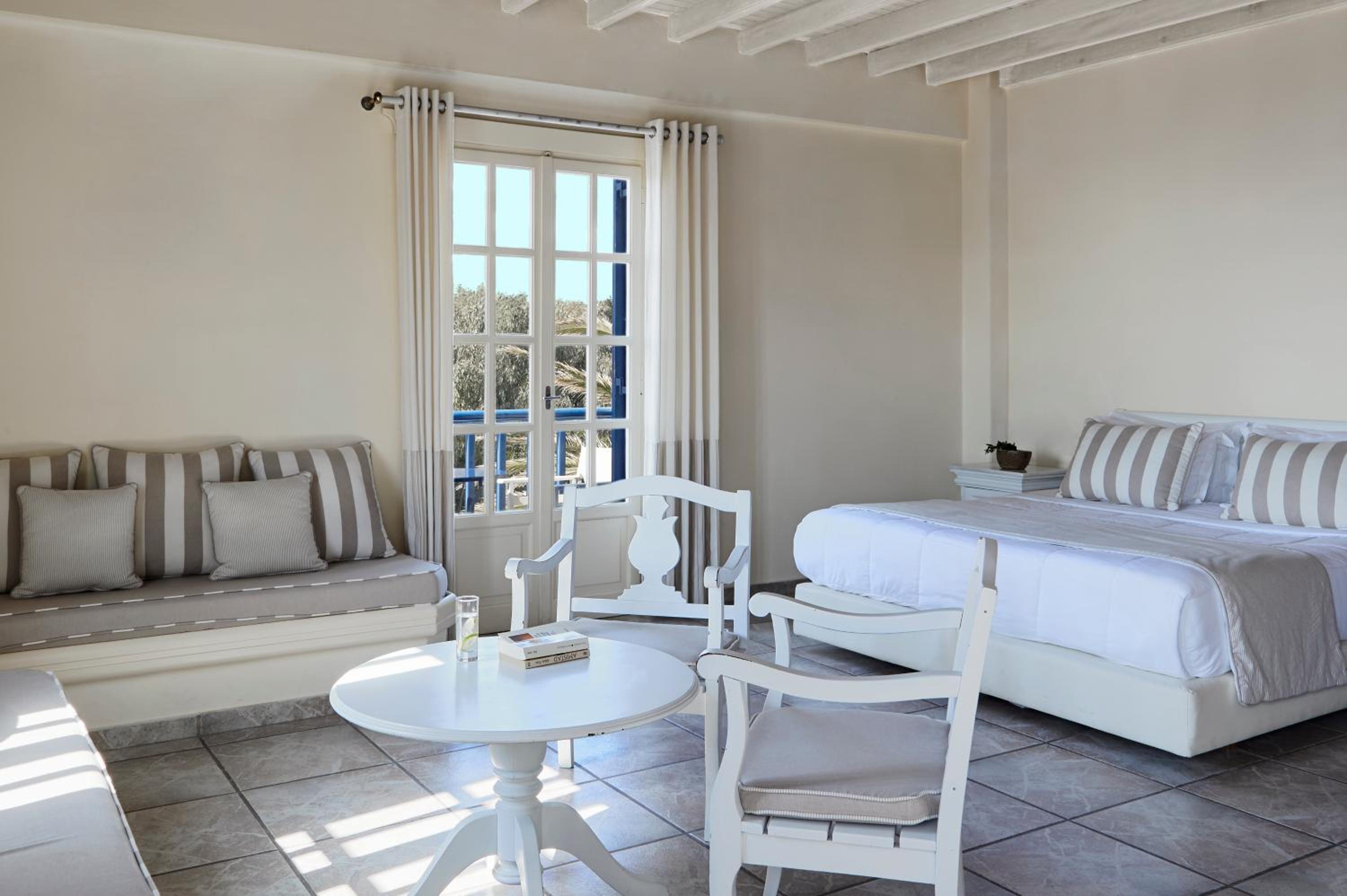 Junior Suite with Side Sea View - Photo 4