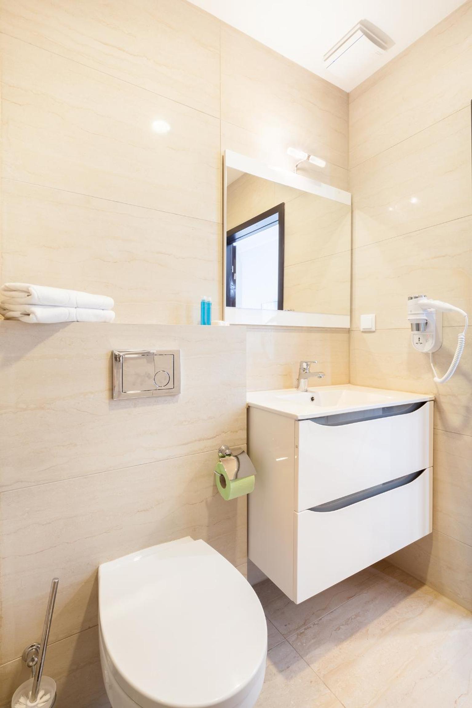 Standard Twin Room - Photo 8