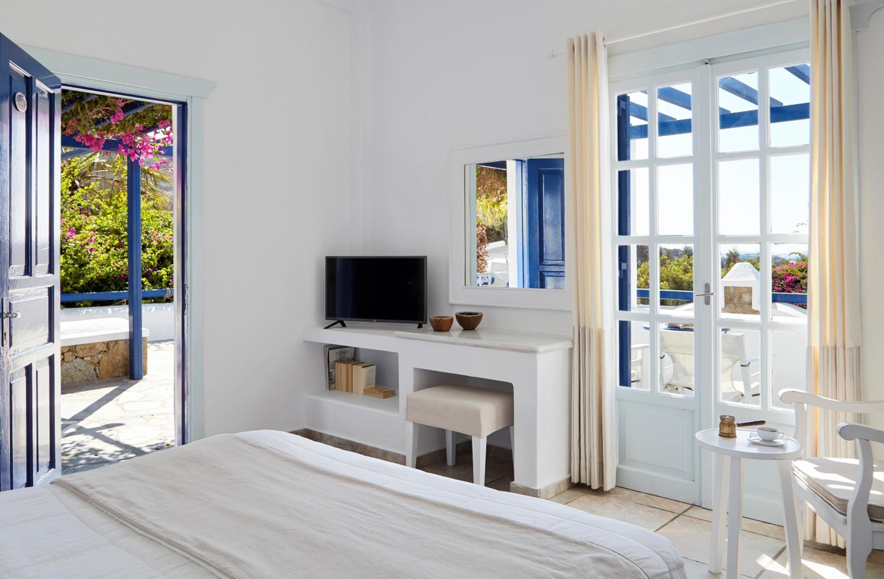Deluxe Side Sea View Room - Photo 2