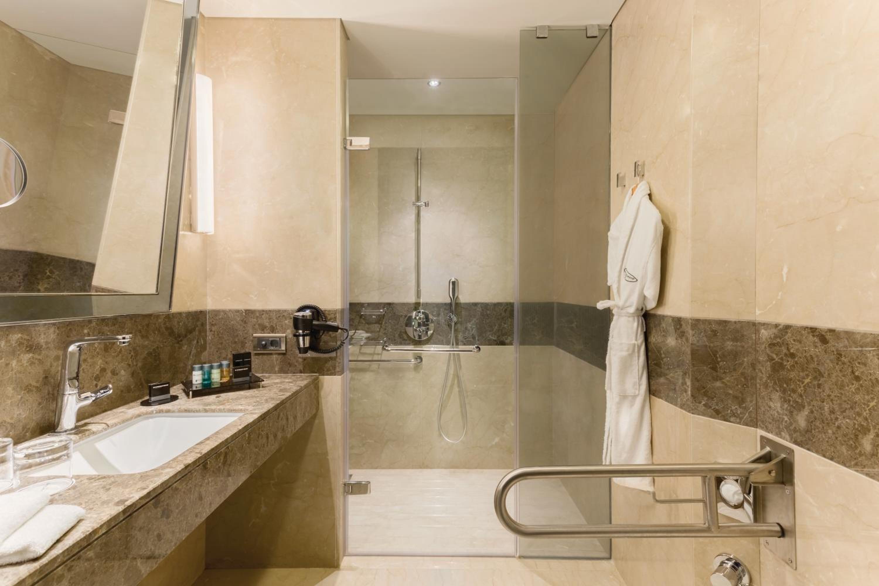 Deluxe King Room - Mobility Accessible