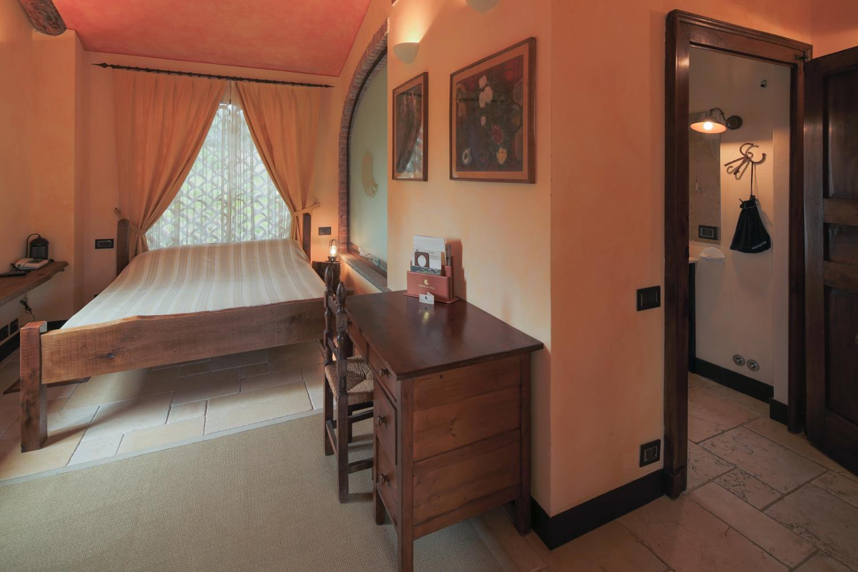 Deluxe Suite photo 2