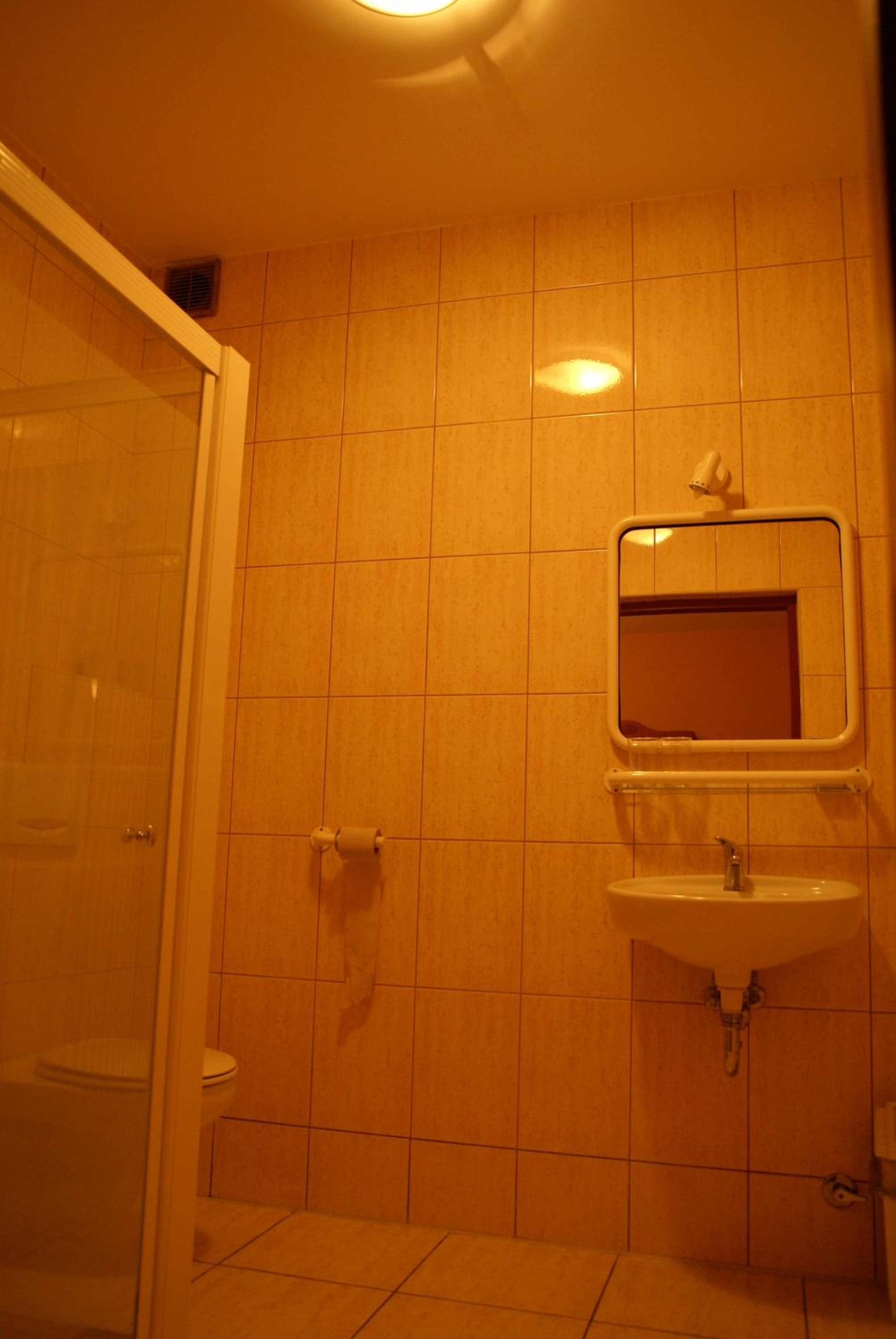Twin Room - Photo 3
