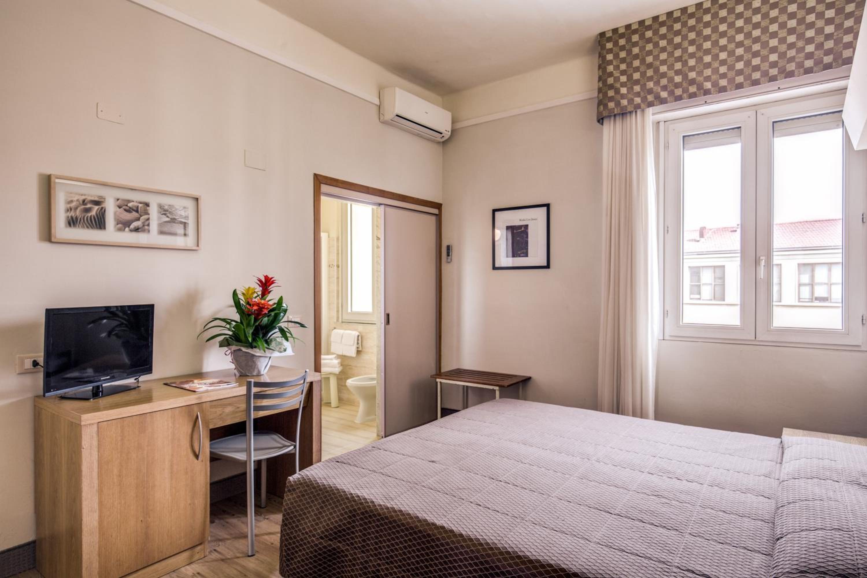 Twin Room - Photo 6