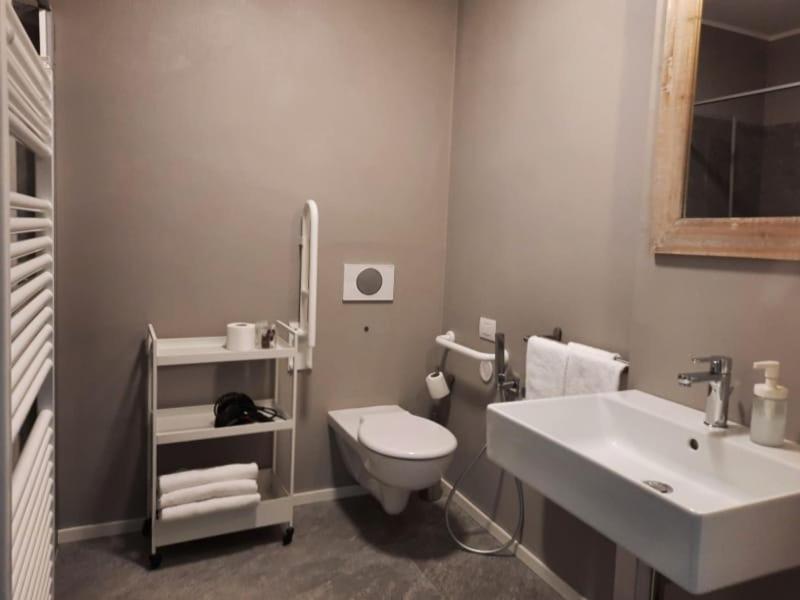 Twin Room - Disability Access photo 1
