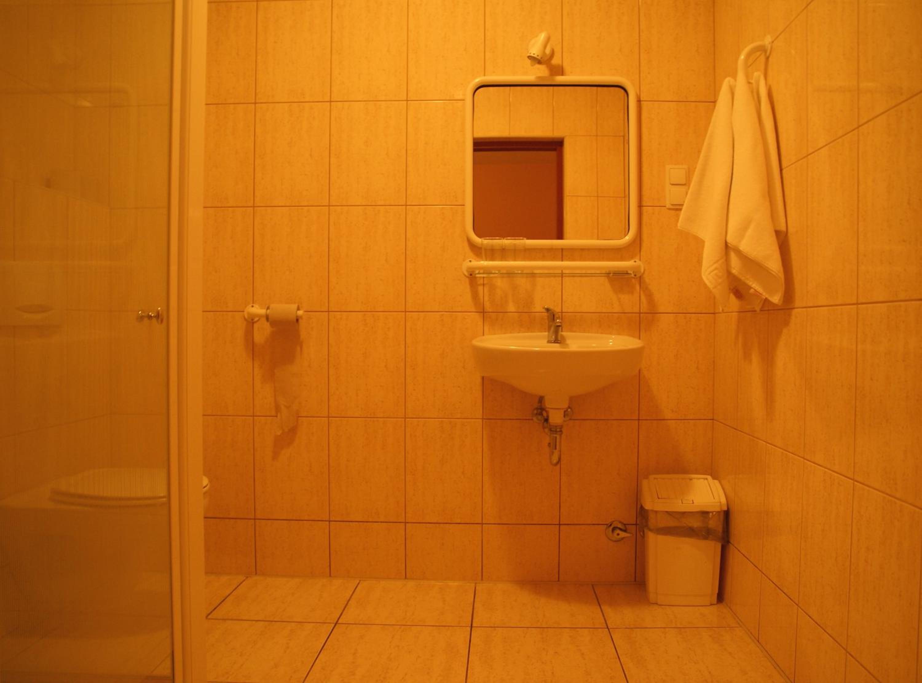 Twin Room - Photo 2