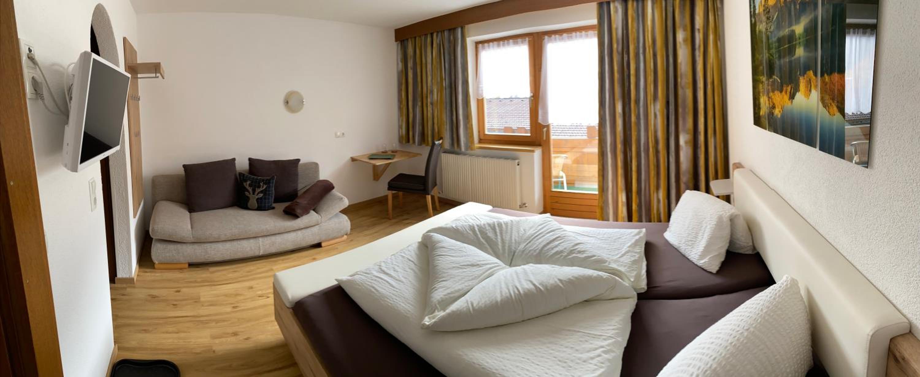Single Room with Balcony photo 3