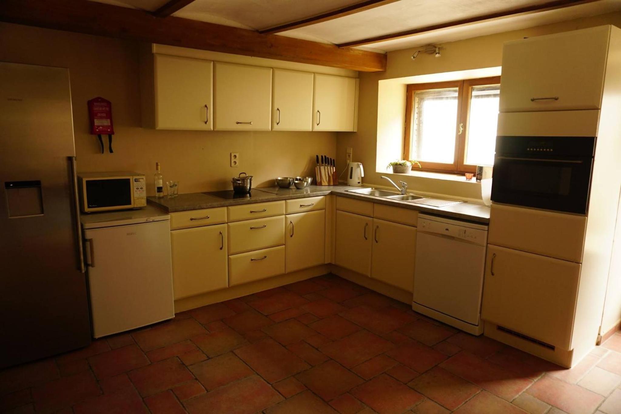 Seven-Bedroom House photo 3