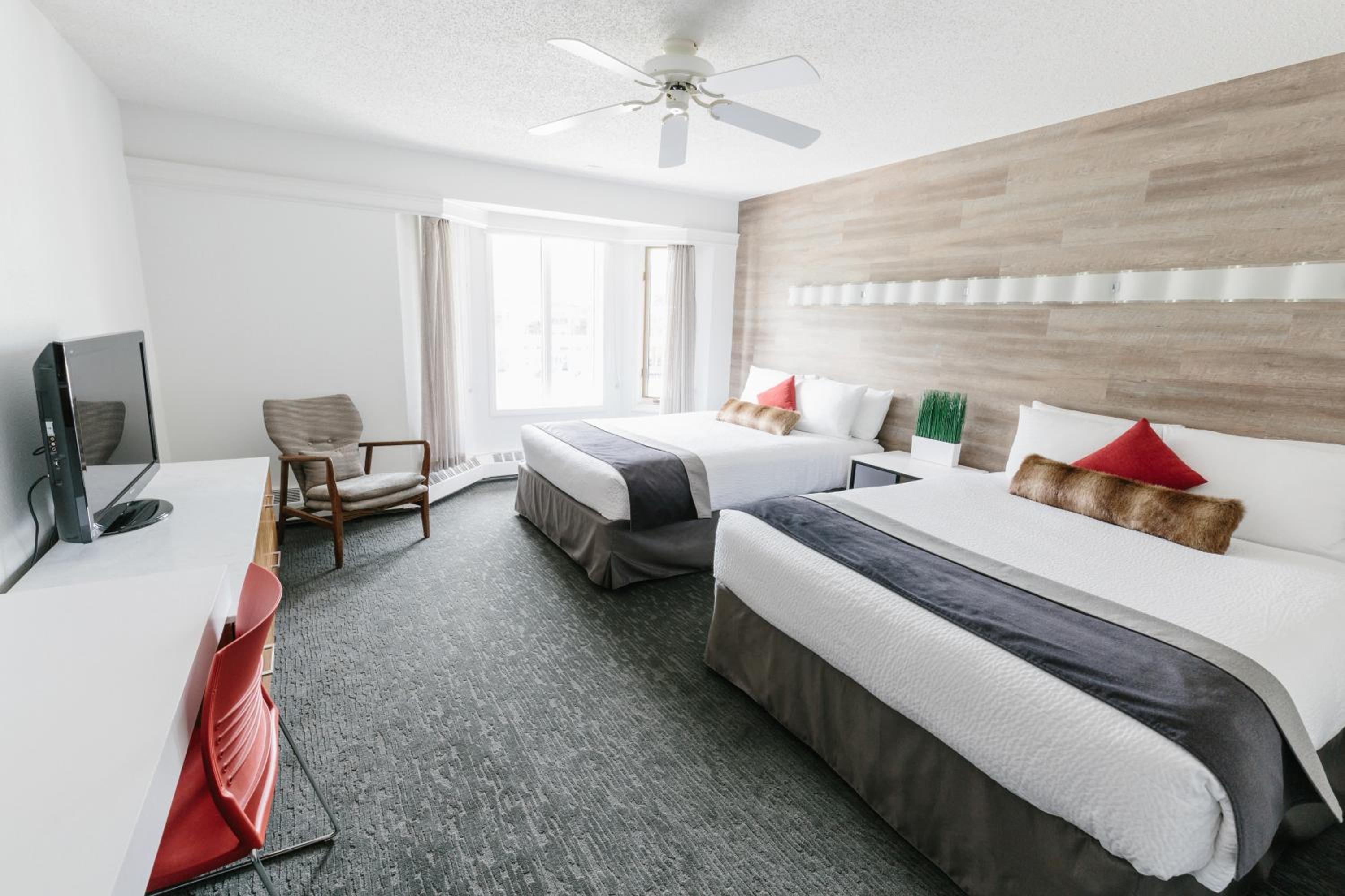 Standard Queen Room with Two Queen Beds photo 1