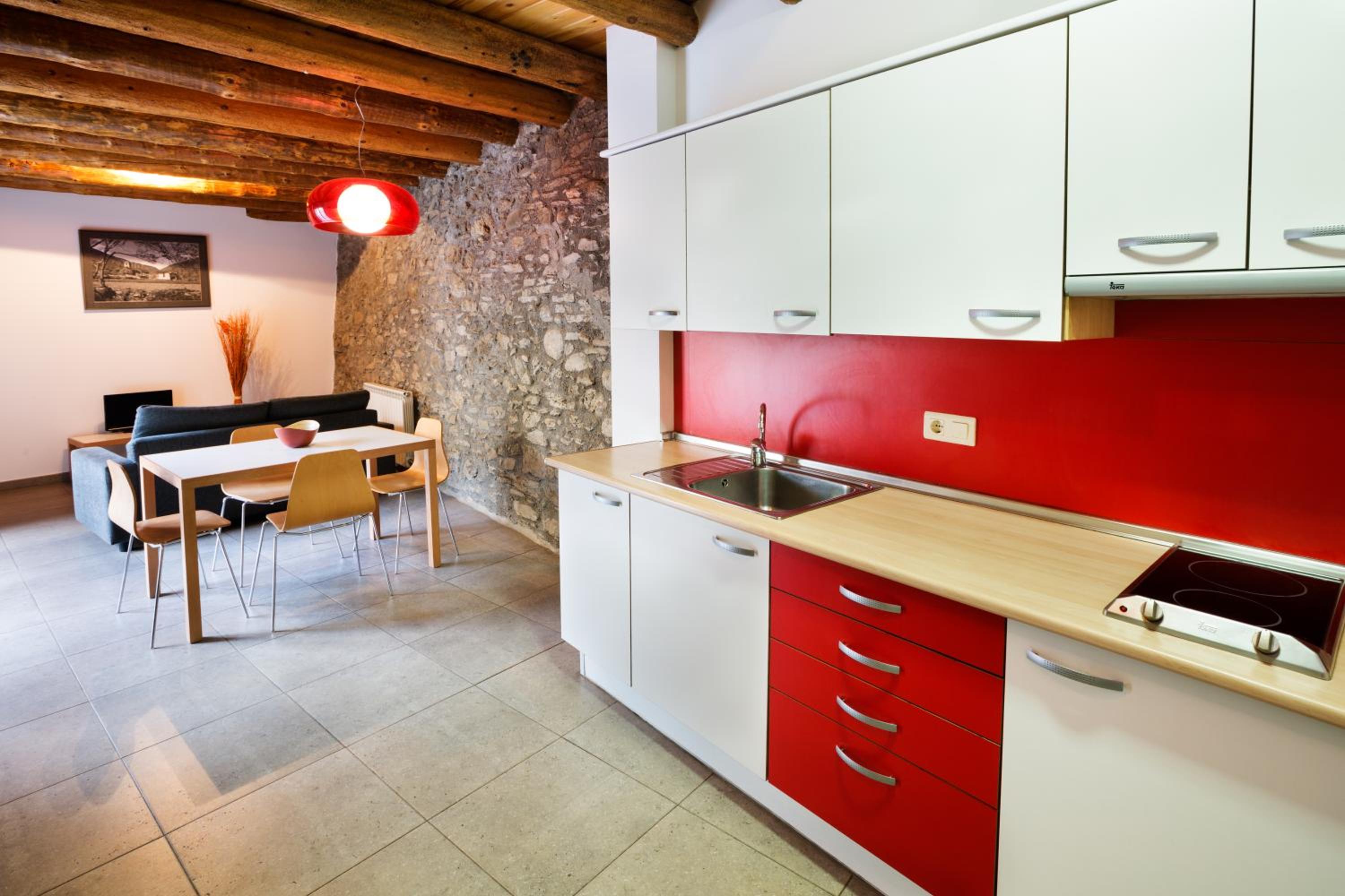 Apartment with Terrace - Photo 4