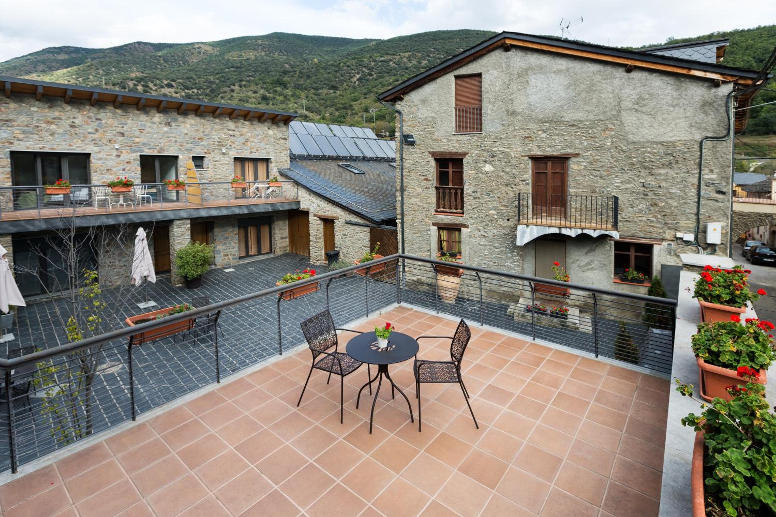 Apartment with Terrace - Photo 3