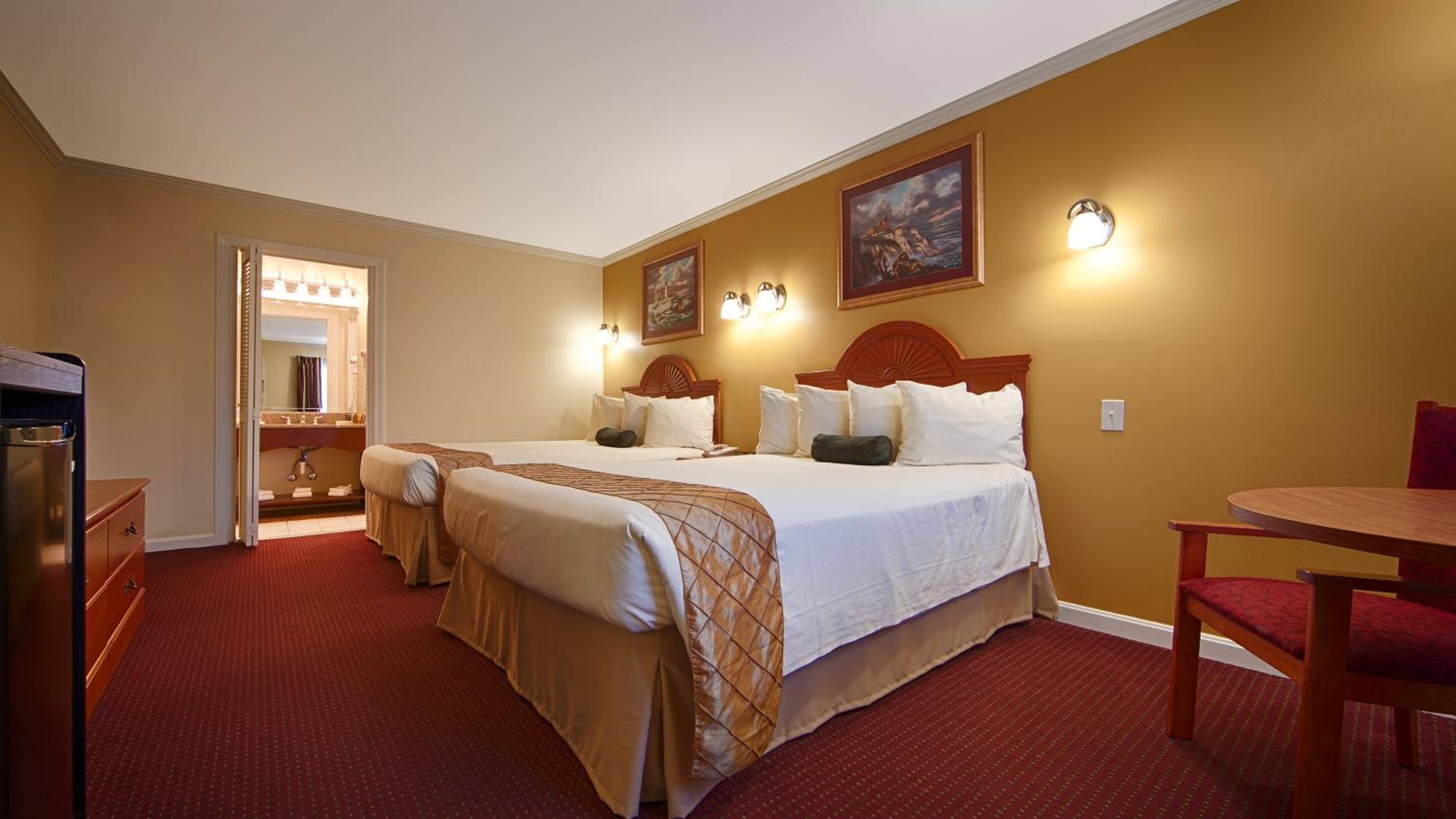 Queen Room With Two Queen Beds - Disability Access - Non Smoking photo 3