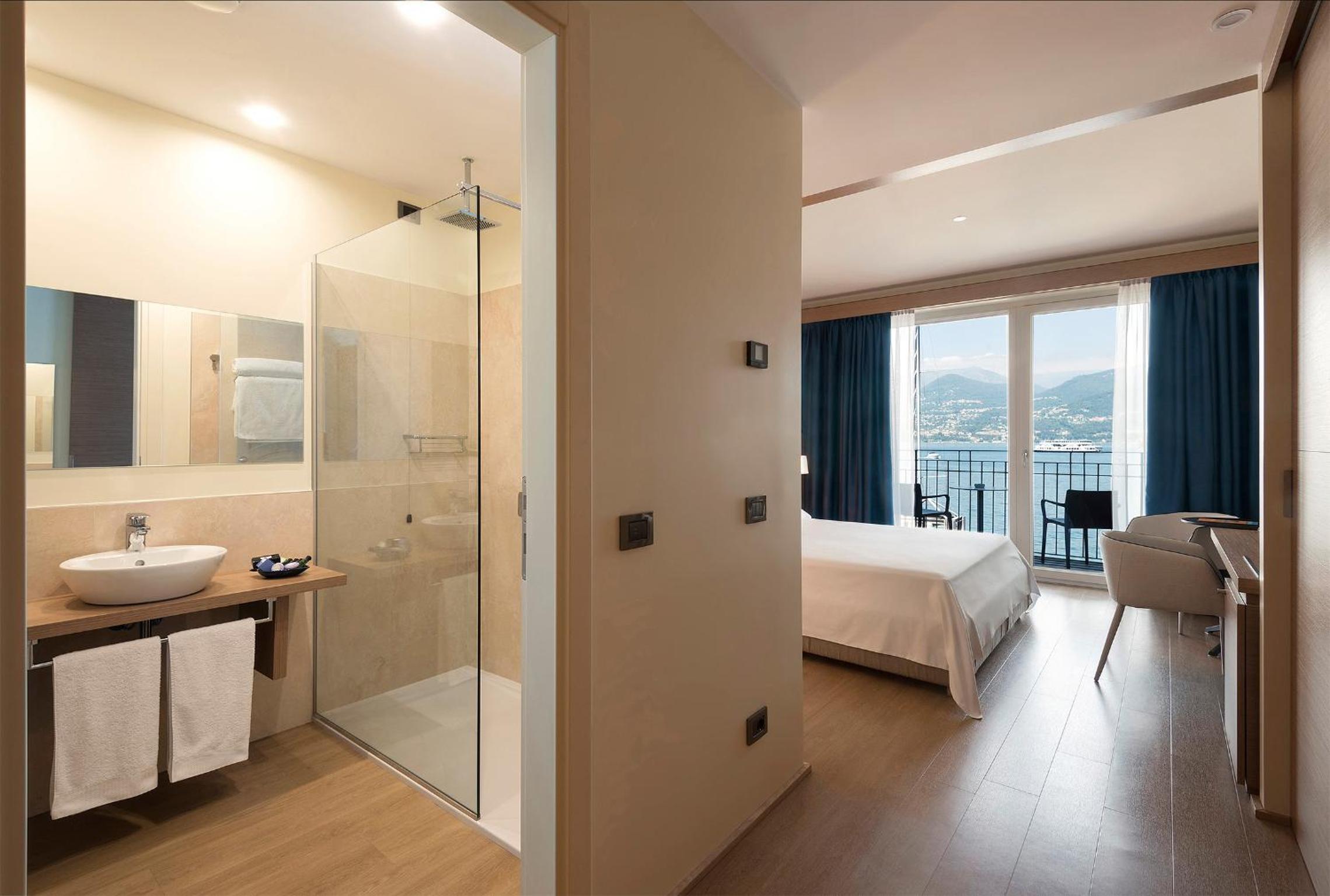 Deluxe Double or Twin Room with Terrace and Lake View - Photo 2